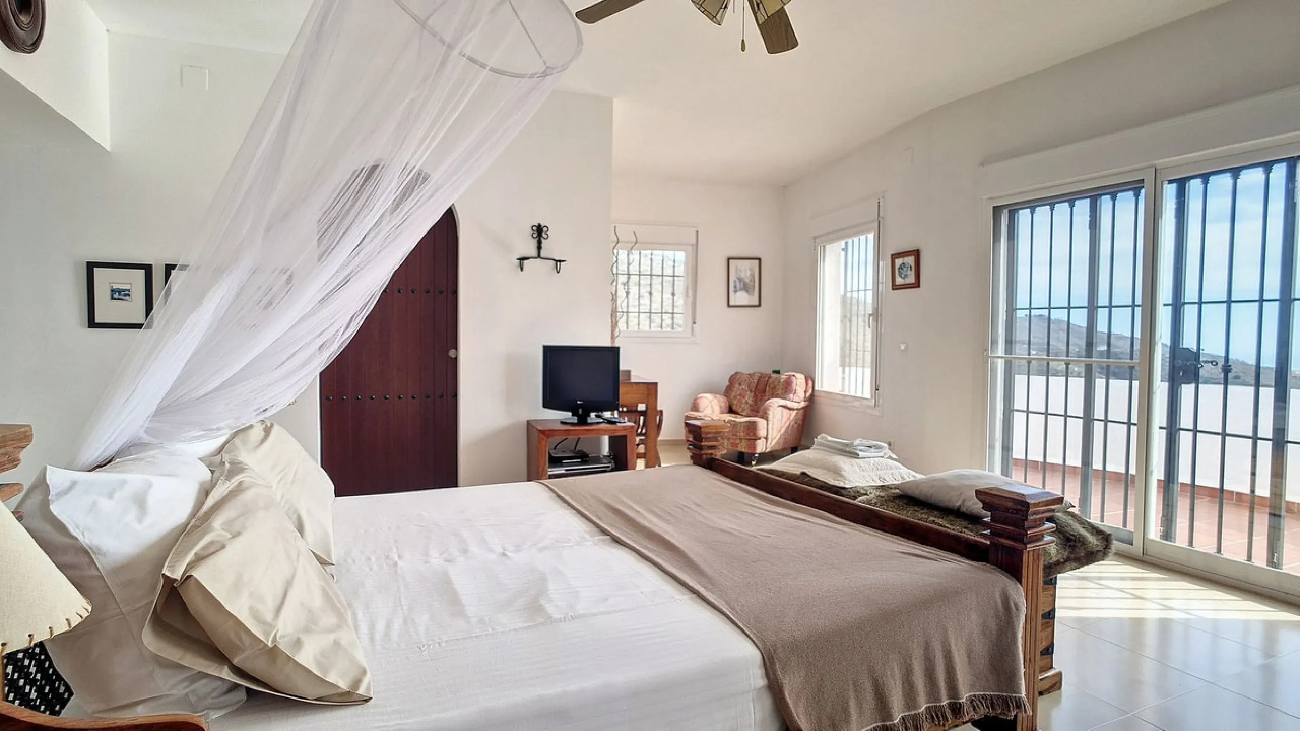 House - Detached Villa в продаже в Arenas, Málaga. В доме 3 спален и 3 ванных комнат. Площадь дома 241 м². Площадь участка 4162 м²