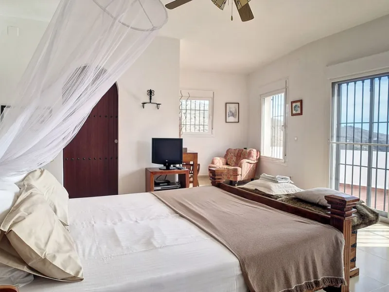 House - Detached Villa в продаже в Arenas, Málaga. В доме 3 спален и 3 ванных комнат. Площадь дома 241 м². Площадь участка 4162 м²