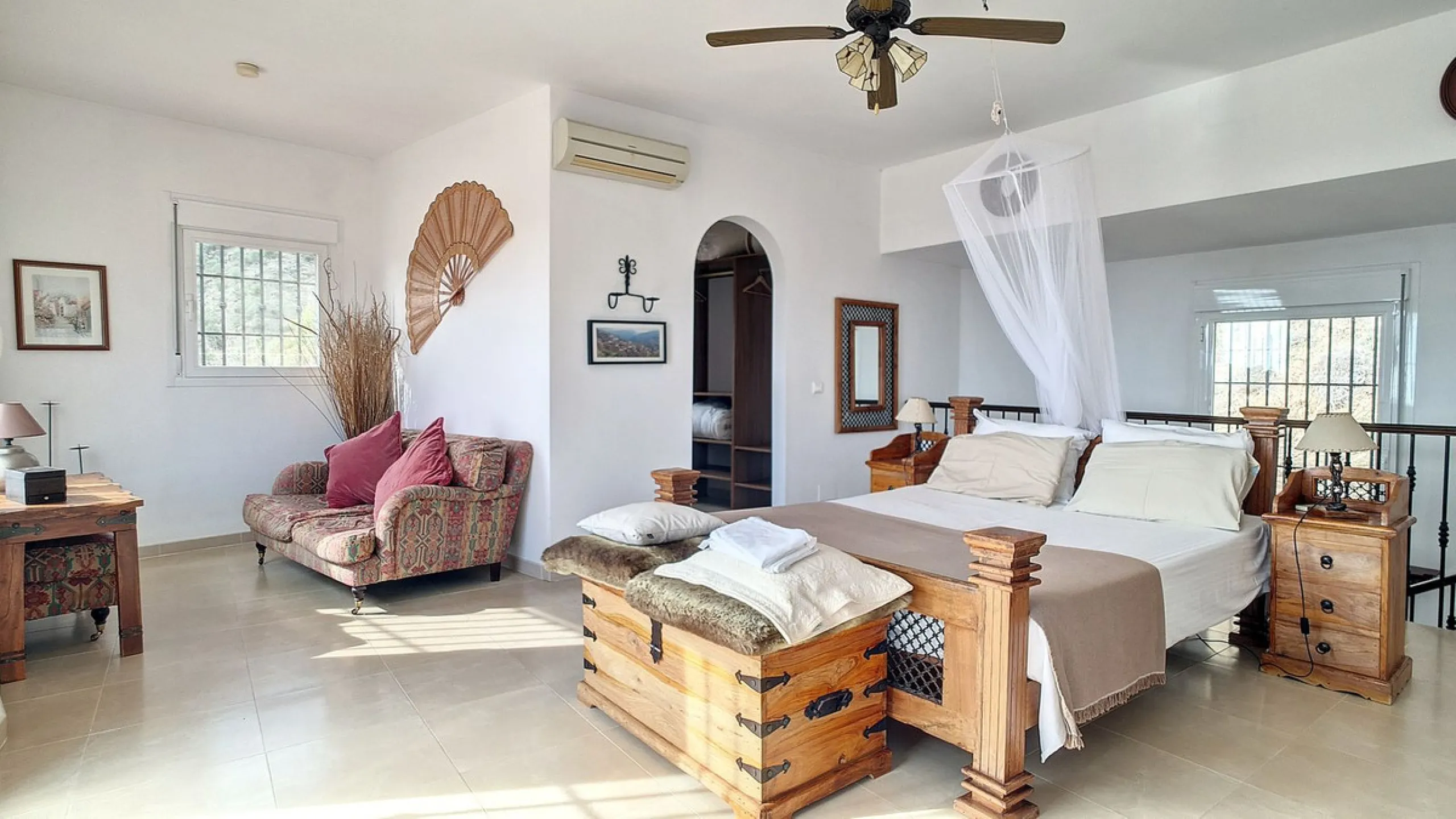 House - Detached Villa в продаже в Arenas, Málaga. В доме 3 спален и 3 ванных комнат. Площадь дома 241 м². Площадь участка 4162 м²