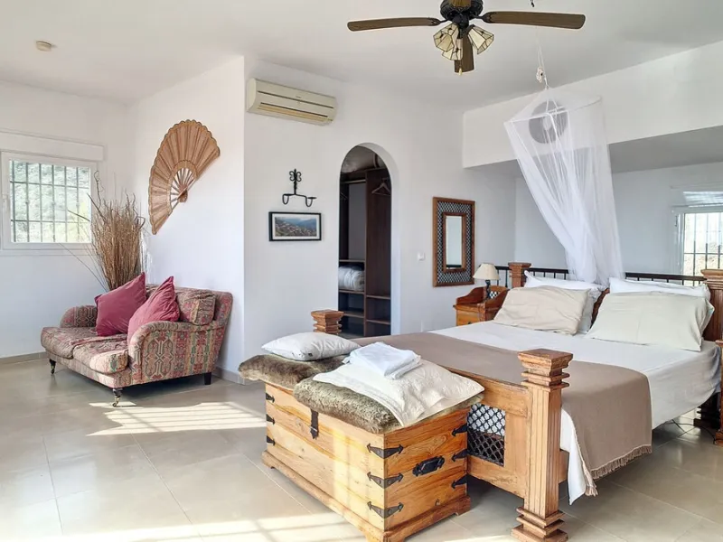 House - Detached Villa в продаже в Arenas, Málaga. В доме 3 спален и 3 ванных комнат. Площадь дома 241 м². Площадь участка 4162 м²