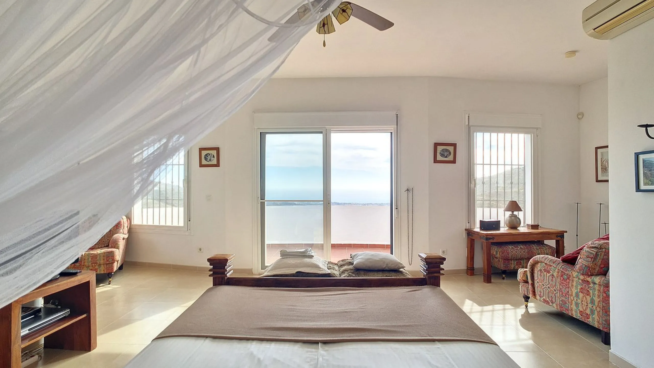 House - Detached Villa в продаже в Arenas, Málaga. В доме 3 спален и 3 ванных комнат. Площадь дома 241 м². Площадь участка 4162 м²