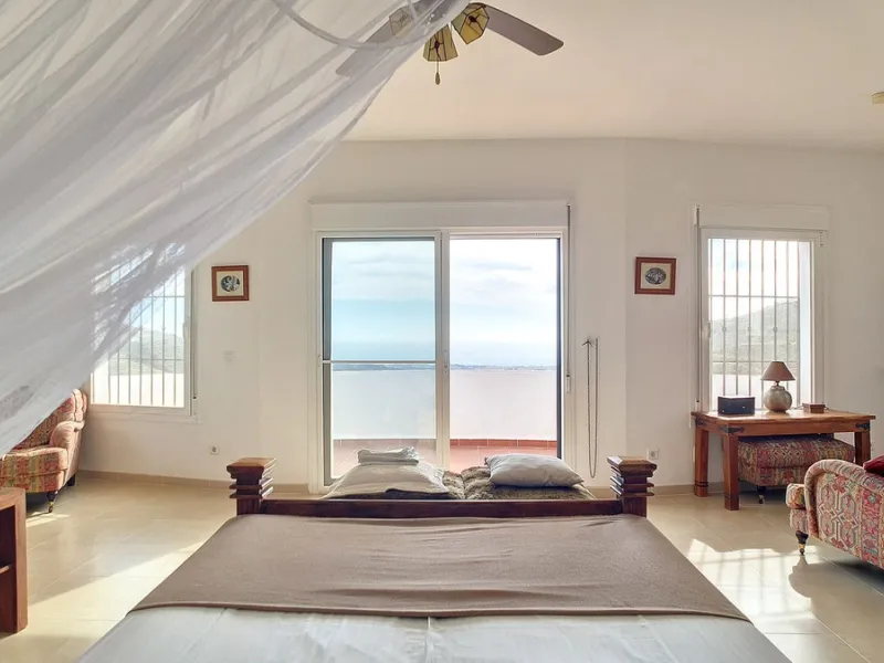 House - Detached Villa в продаже в Arenas, Málaga. В доме 3 спален и 3 ванных комнат. Площадь дома 241 м². Площадь участка 4162 м²