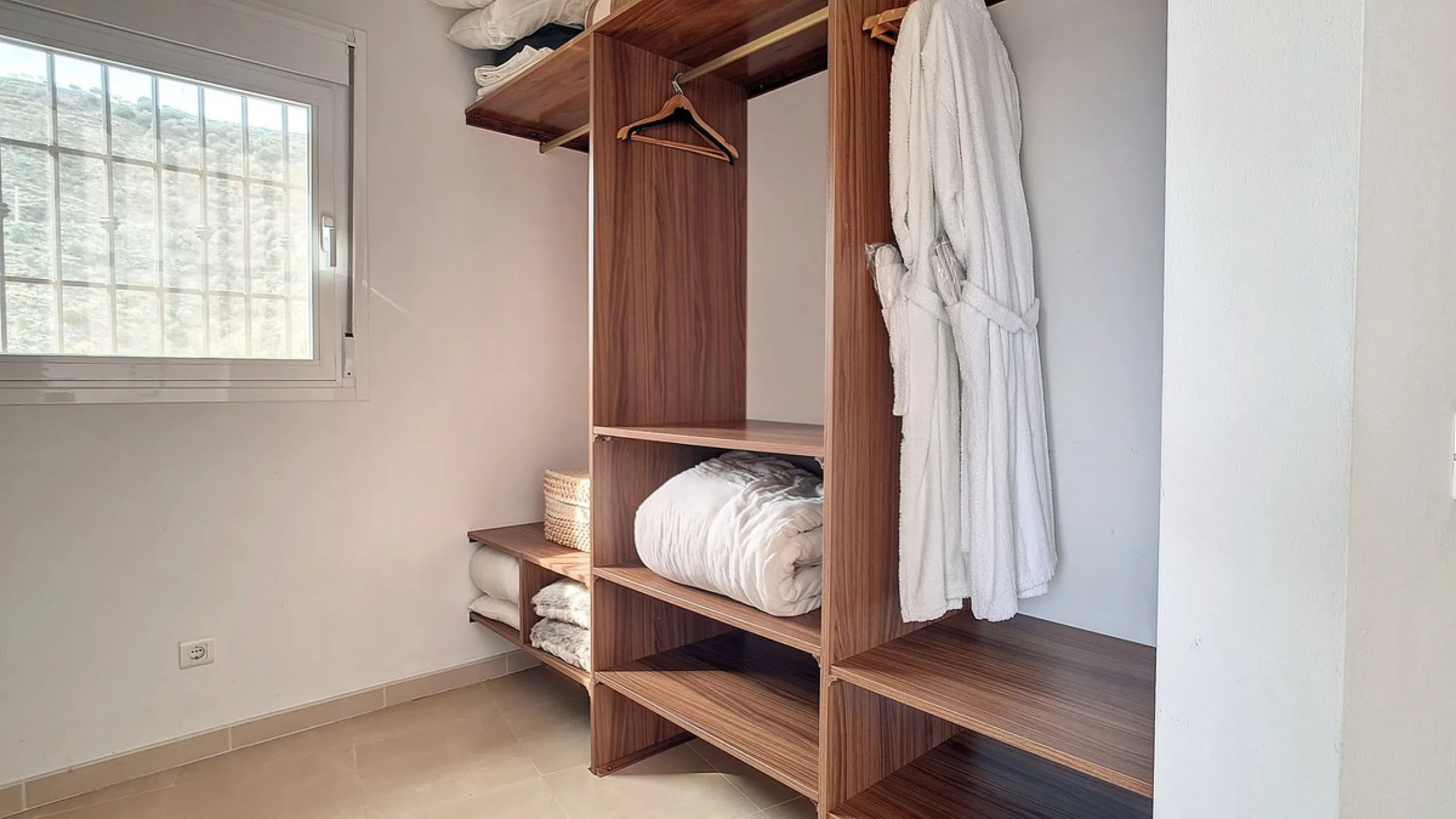 House - Detached Villa в продаже в Arenas, Málaga. В доме 3 спален и 3 ванных комнат. Площадь дома 241 м². Площадь участка 4162 м²