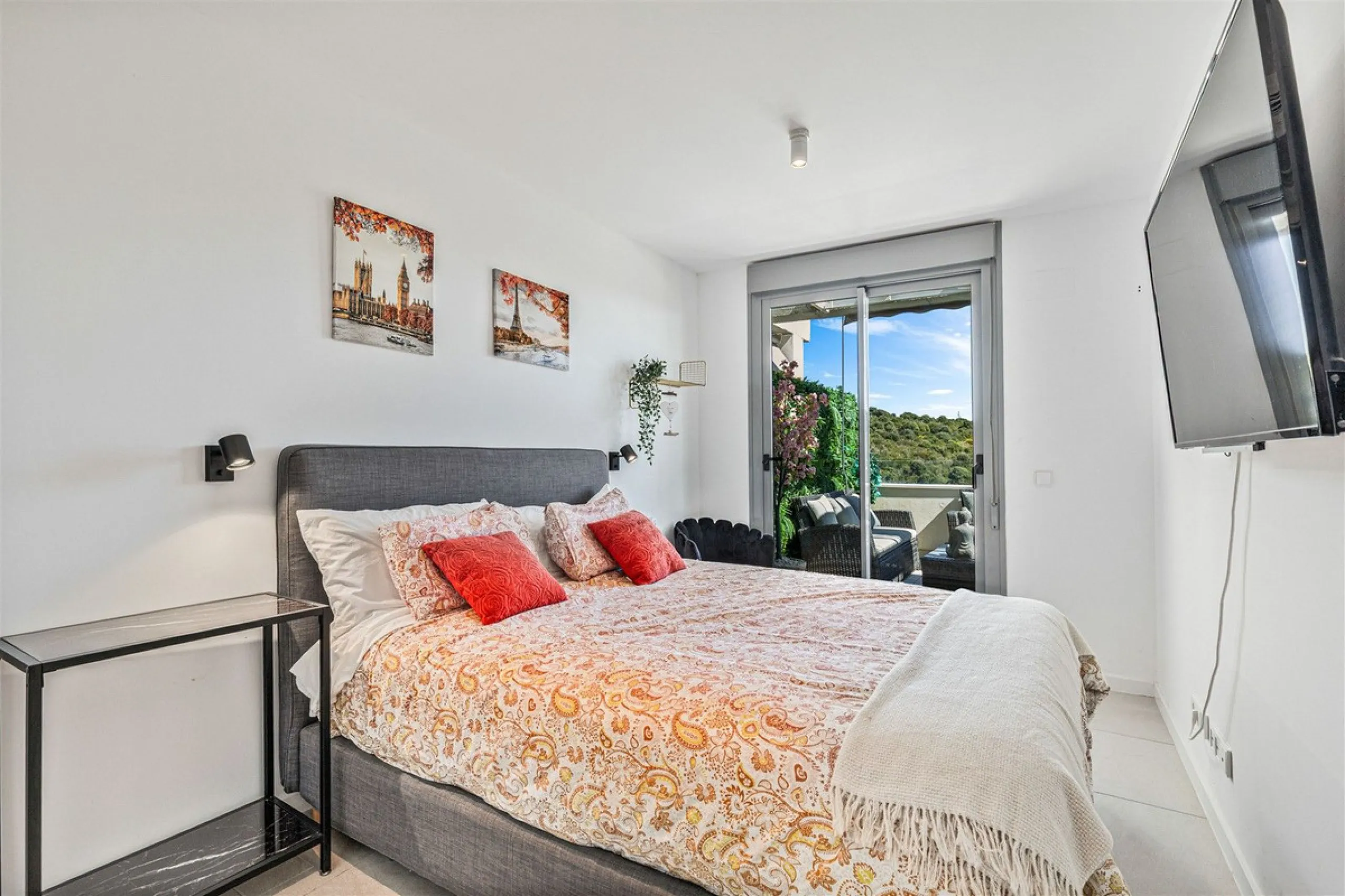 Apartment - Penthouse Duplex в продаже в Estepona, Málaga. В доме 3 спален и 3 ванных комнат. Площадь дома 126 м²