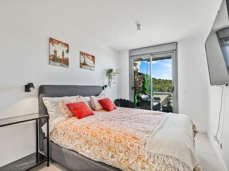 Apartment - Penthouse Duplex в продаже в Estepona, Málaga. В доме 3 спален и 3 ванных комнат. Площадь дома 126 м²