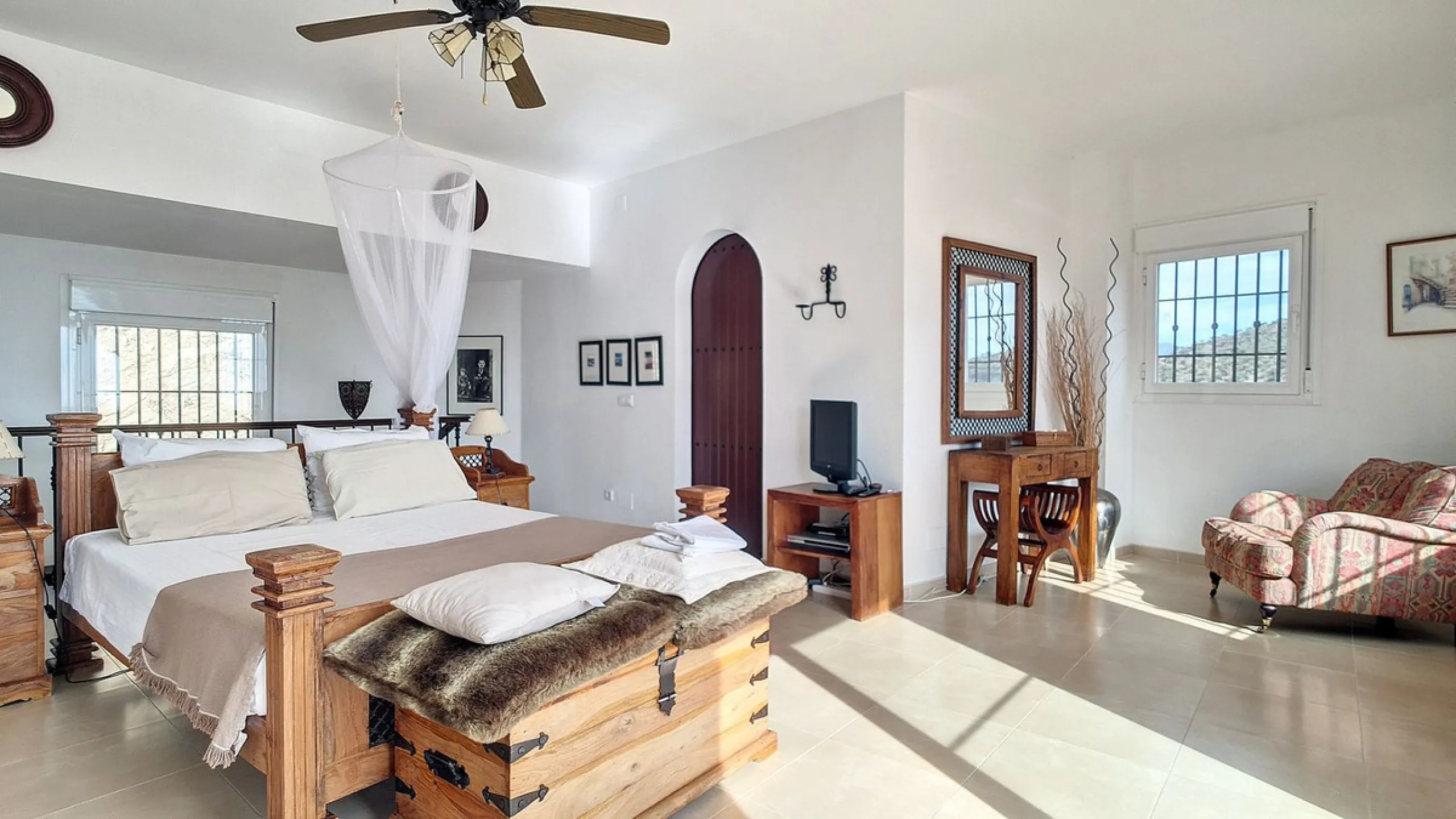 House - Detached Villa в продаже в Arenas, Málaga. В доме 3 спален и 3 ванных комнат. Площадь дома 241 м². Площадь участка 4162 м²
