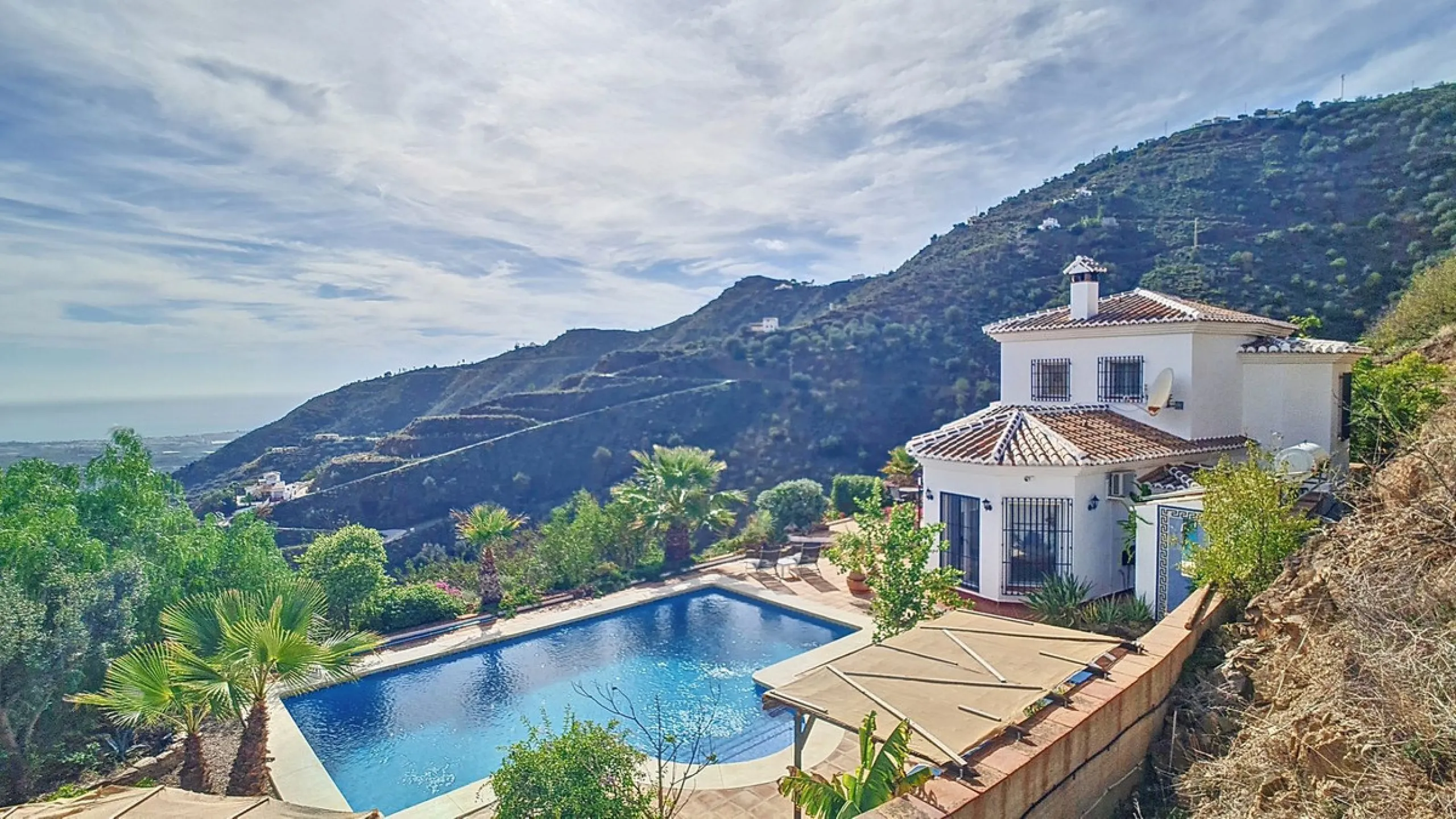 House - Detached Villa в продаже в Arenas, Málaga. В доме 3 спален и 3 ванных комнат. Площадь дома 241 м². Площадь участка 4162 м²