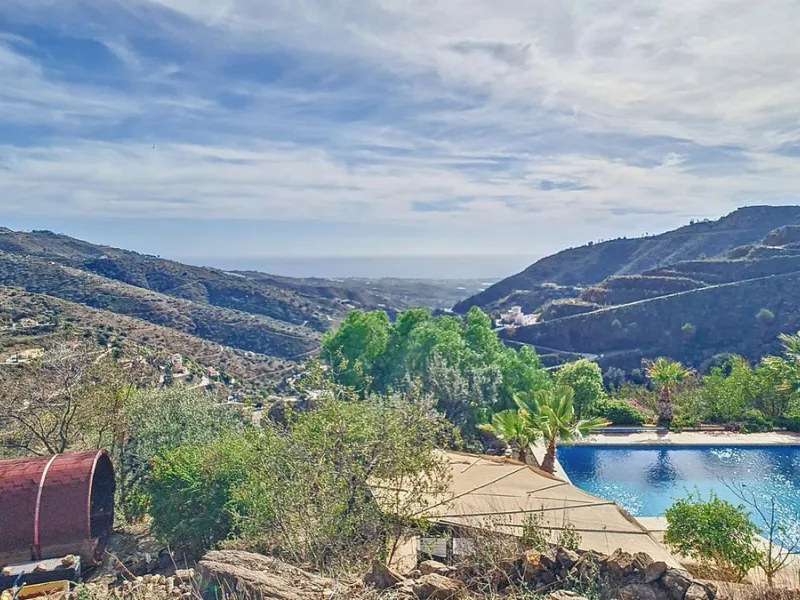 House - Detached Villa в продаже в Arenas, Málaga. В доме 3 спален и 3 ванных комнат. Площадь дома 241 м². Площадь участка 4162 м²