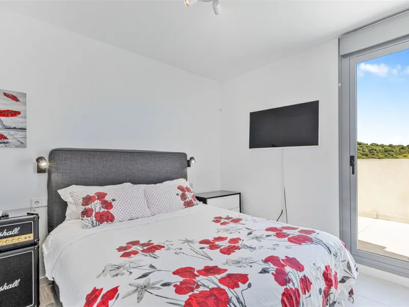 Apartment - Penthouse Duplex в продаже в Estepona, Málaga. В доме 3 спален и 3 ванных комнат. Площадь дома 126 м²