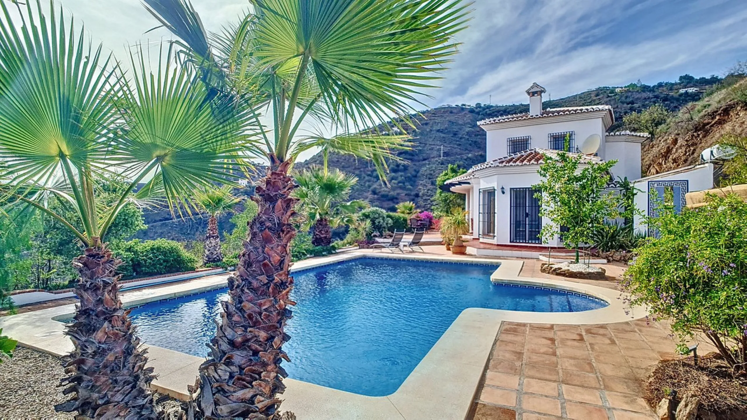 House - Detached Villa в продаже в Arenas, Málaga. В доме 3 спален и 3 ванных комнат. Площадь дома 241 м². Площадь участка 4162 м²