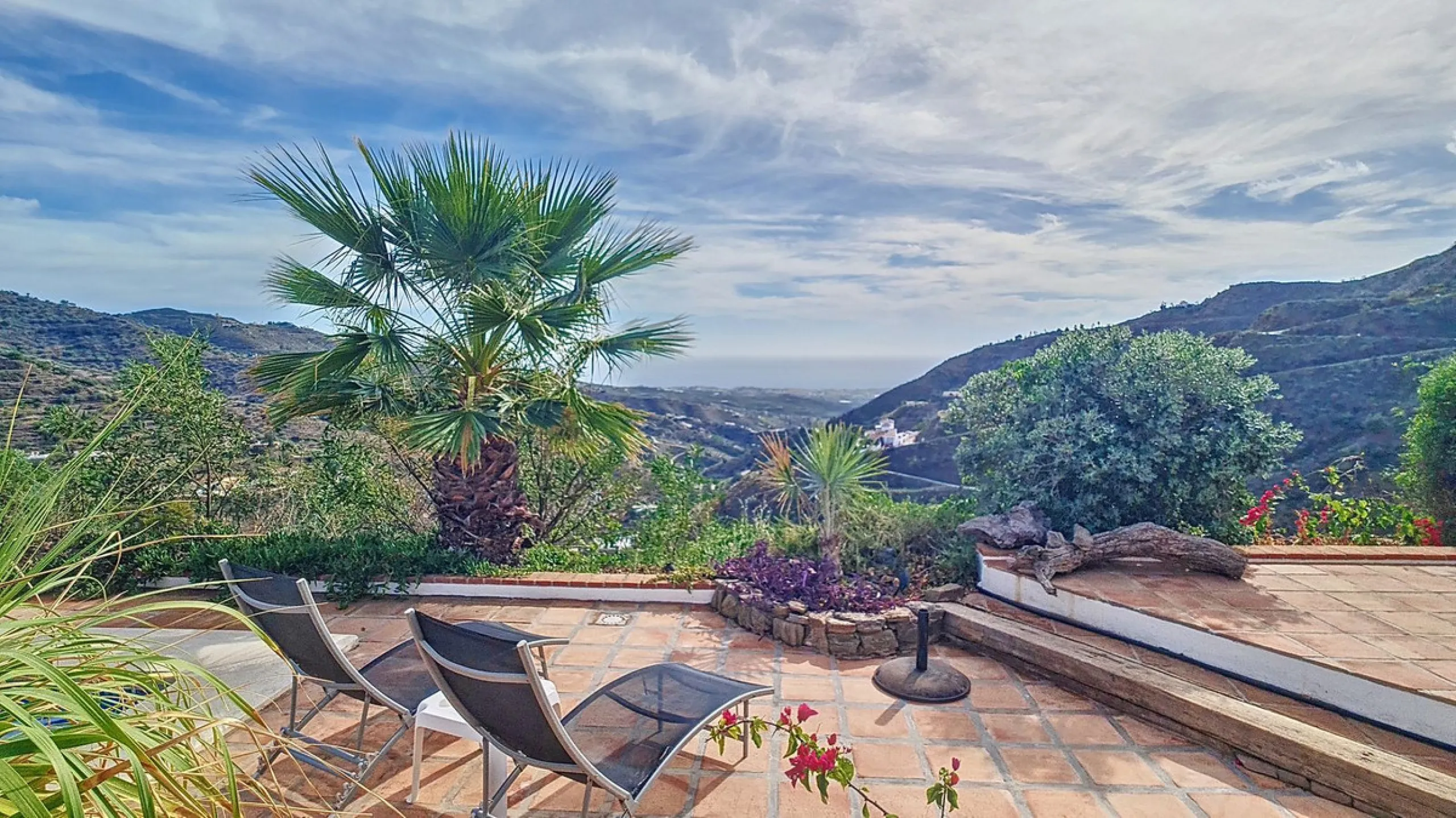 House - Detached Villa в продаже в Arenas, Málaga. В доме 3 спален и 3 ванных комнат. Площадь дома 241 м². Площадь участка 4162 м²