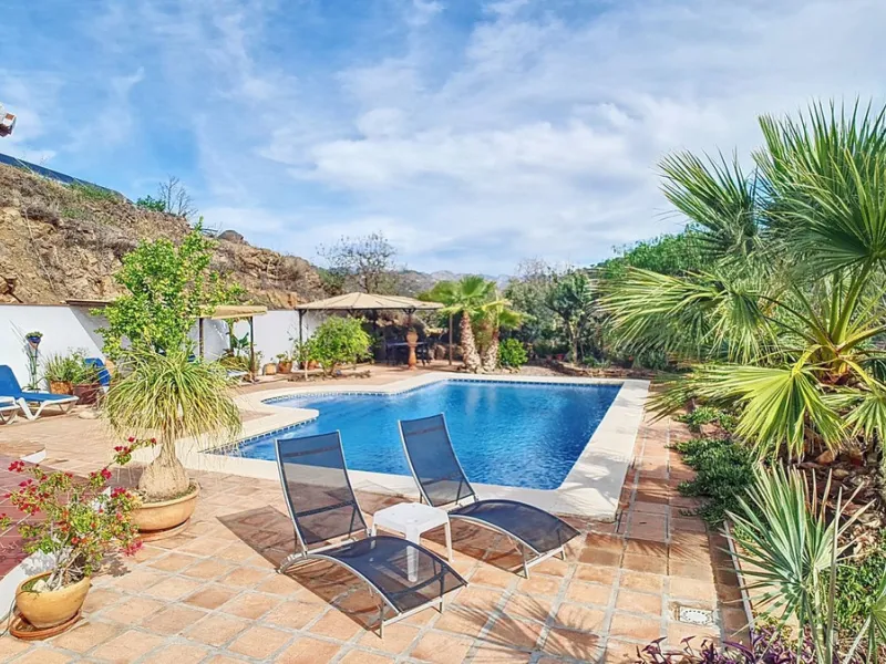 House - Detached Villa в продаже в Arenas, Málaga. В доме 3 спален и 3 ванных комнат. Площадь дома 241 м². Площадь участка 4162 м²