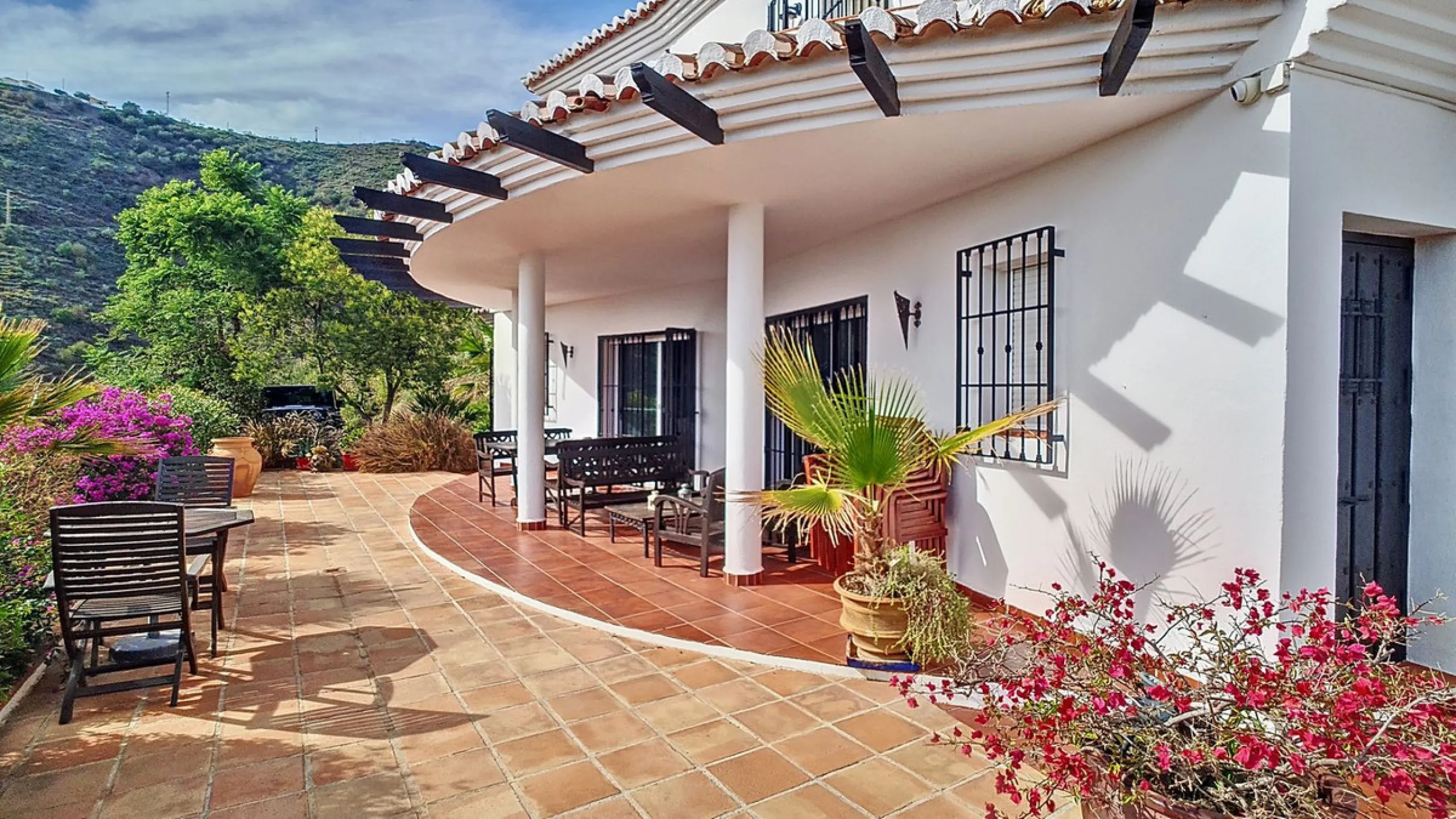 House - Detached Villa в продаже в Arenas, Málaga. В доме 3 спален и 3 ванных комнат. Площадь дома 241 м². Площадь участка 4162 м²