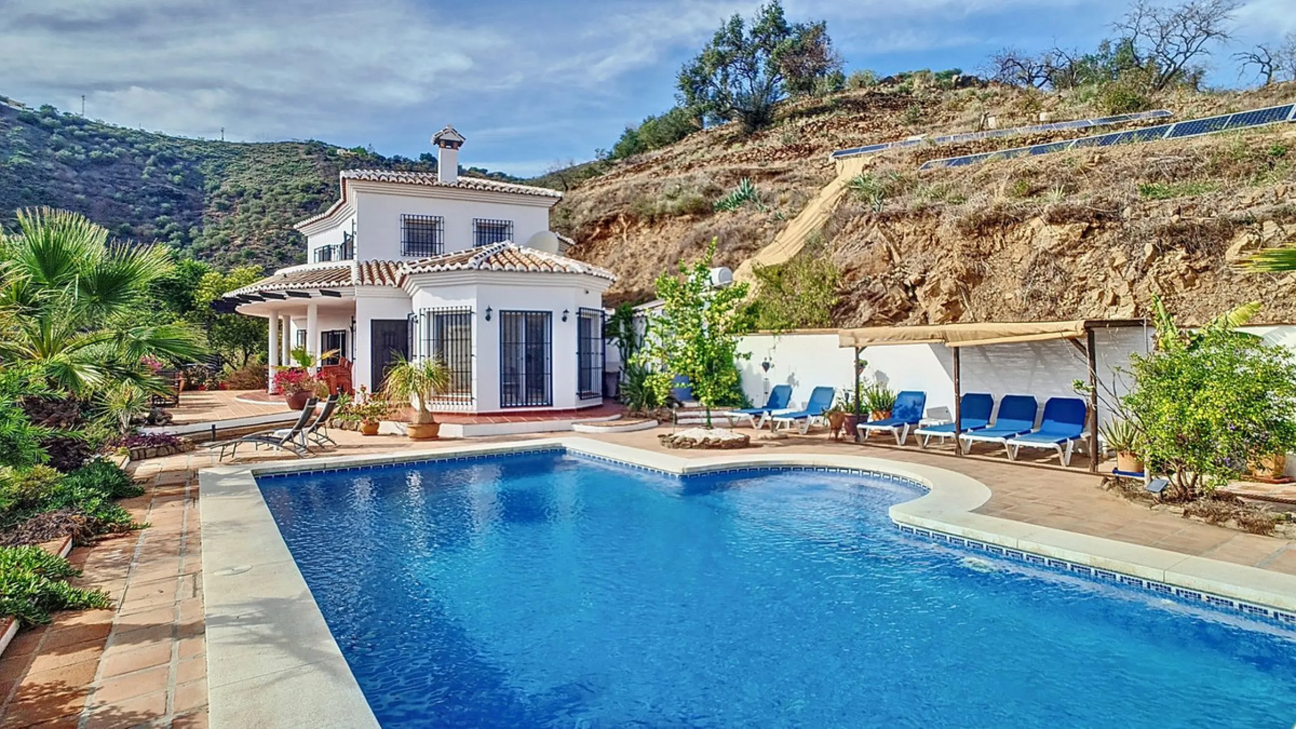 House - Detached Villa в продаже в Arenas, Málaga. В доме 3 спален и 3 ванных комнат. Площадь дома 241 м². Площадь участка 4162 м²