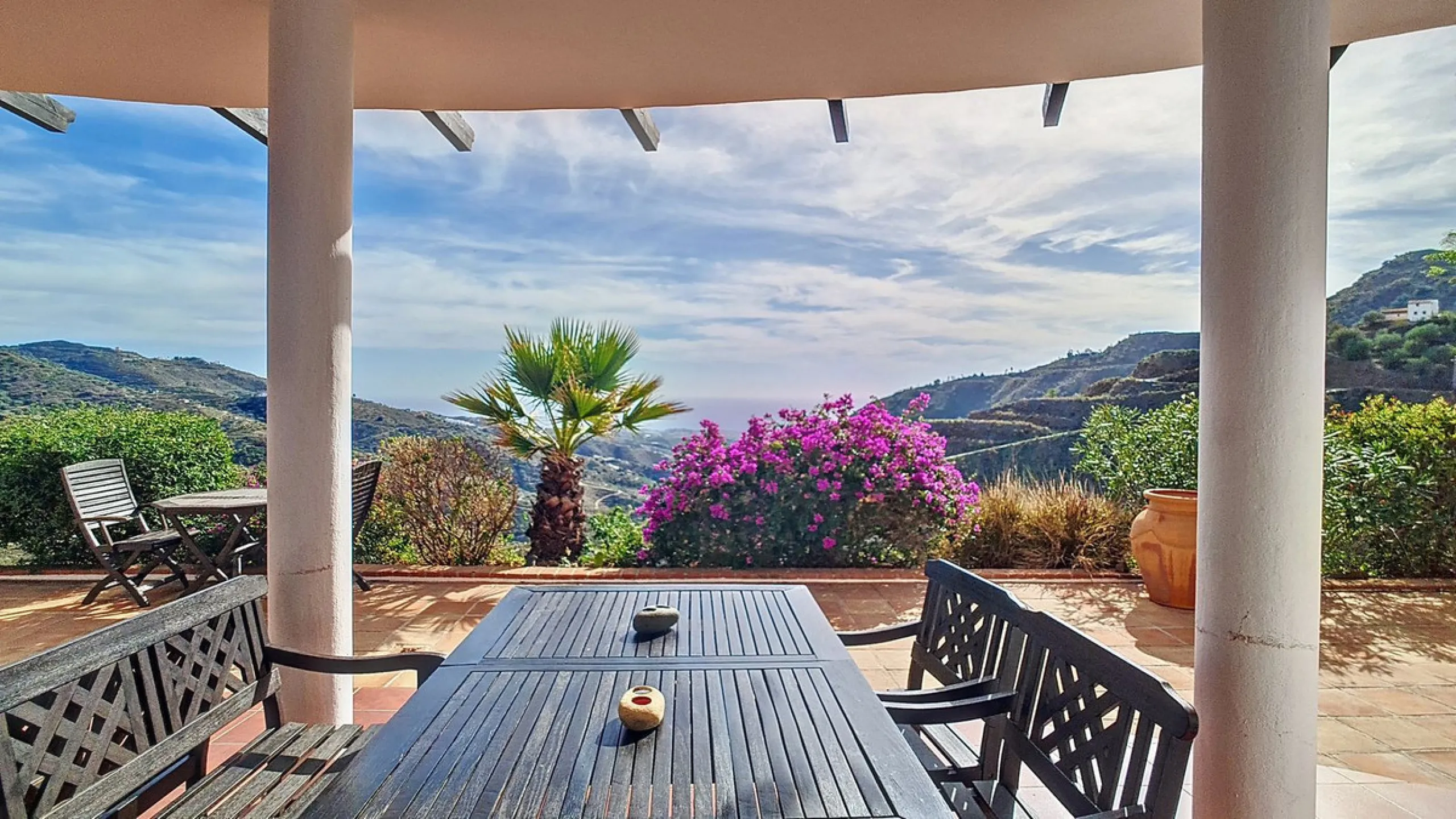 House - Detached Villa в продаже в Arenas, Málaga. В доме 3 спален и 3 ванных комнат. Площадь дома 241 м². Площадь участка 4162 м²