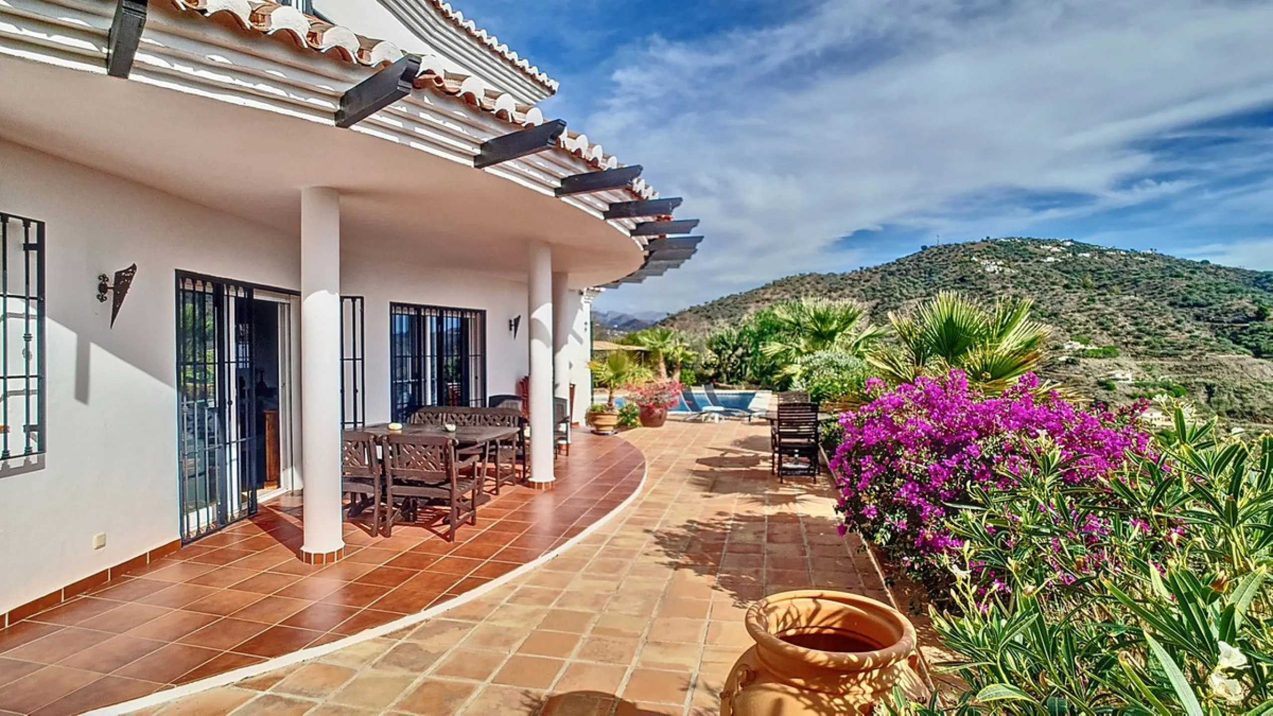 House - Detached Villa в продаже в Arenas, Málaga. В доме 3 спален и 3 ванных комнат. Площадь дома 241 м². Площадь участка 4162 м²