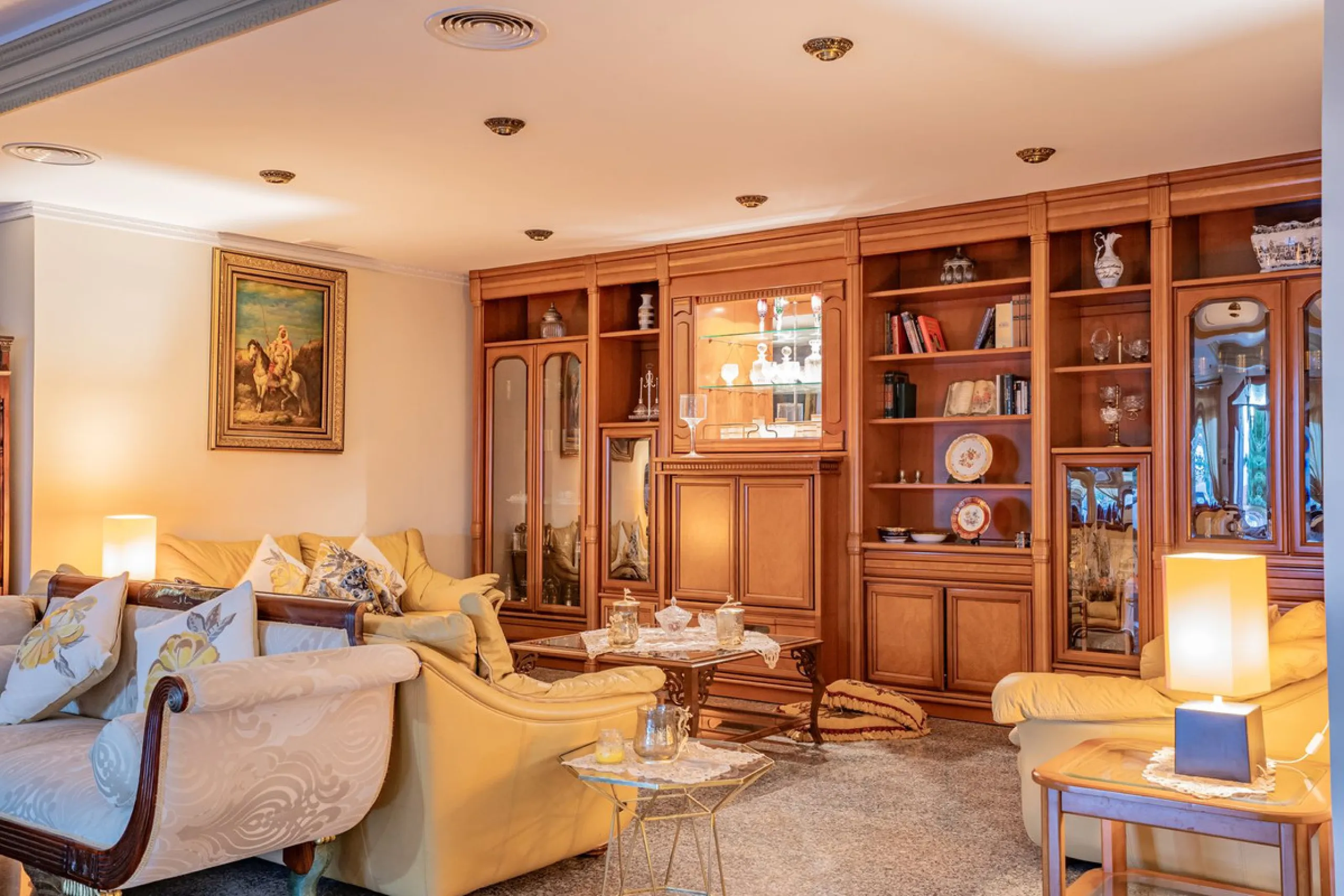 Magnificent Villa in Benalmádena Pueblo to finish renovating -  Spacious property for sale located in a quiet area, with a land size of 2,638 m². The main house has two floors, with a living room and fireplace on the upper floor, and a terrace with impres