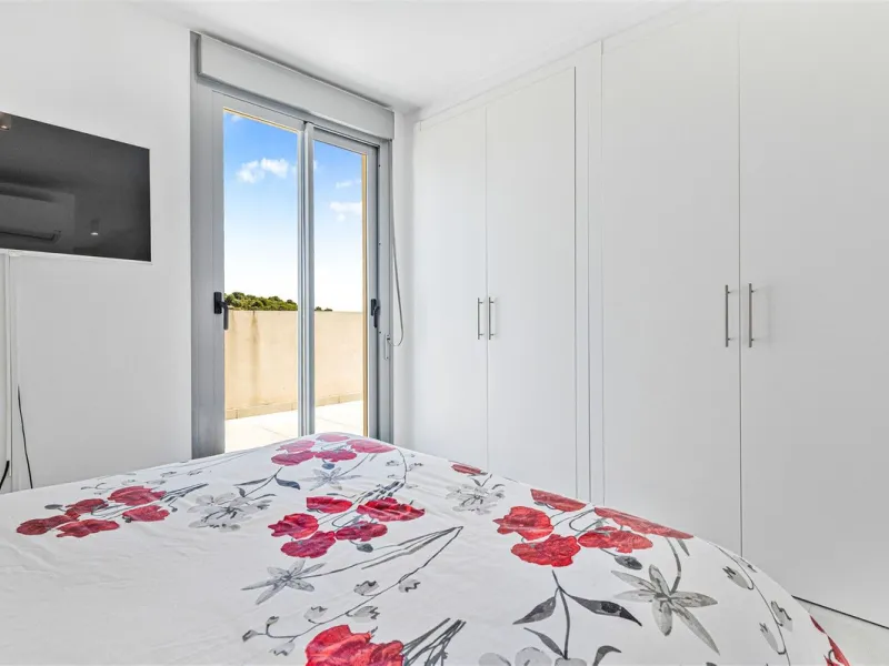 Apartment - Penthouse Duplex в продаже в Estepona, Málaga. В доме 3 спален и 3 ванных комнат. Площадь дома 126 м²