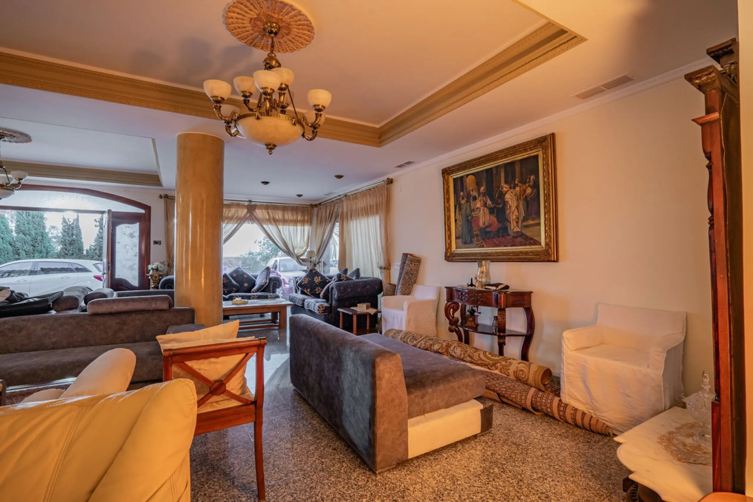 Magnificent Villa in Benalmádena Pueblo to finish renovating -  Spacious property for sale located in a quiet area, with a land size of 2,638 m². The main house has two floors, with a living room and fireplace on the upper floor, and a terrace with impres