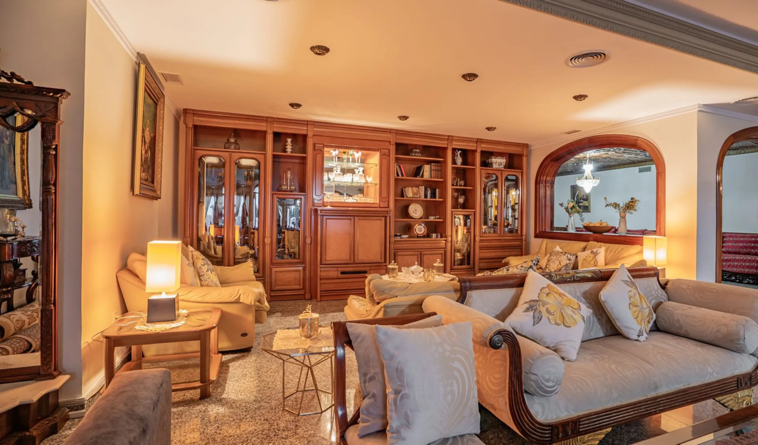 Magnificent Villa in Benalmádena Pueblo to finish renovating -  Spacious property for sale located in a quiet area, with a land size of 2,638 m². The main house has two floors, with a living room and fireplace on the upper floor, and a terrace with impres