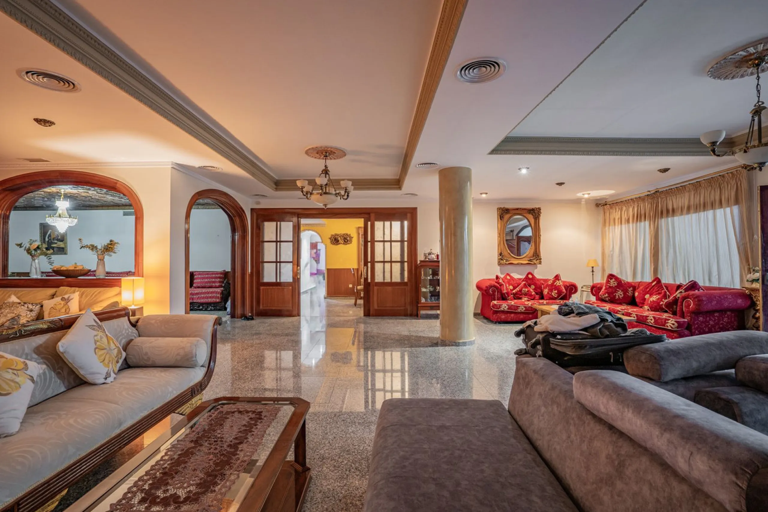 Magnificent Villa in Benalmádena Pueblo to finish renovating -  Spacious property for sale located in a quiet area, with a land size of 2,638 m². The main house has two floors, with a living room and fireplace on the upper floor, and a terrace with impres
