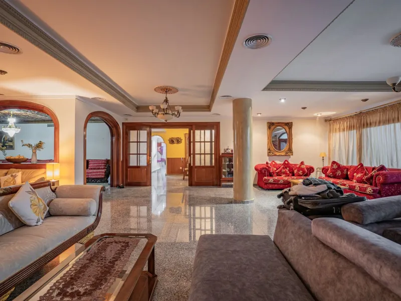 Magnificent Villa in Benalmádena Pueblo to finish renovating -  Spacious property for sale located in a quiet area, with a land size of 2,638 m². The main house has two floors, with a living room and fireplace on the upper floor, and a terrace with impres