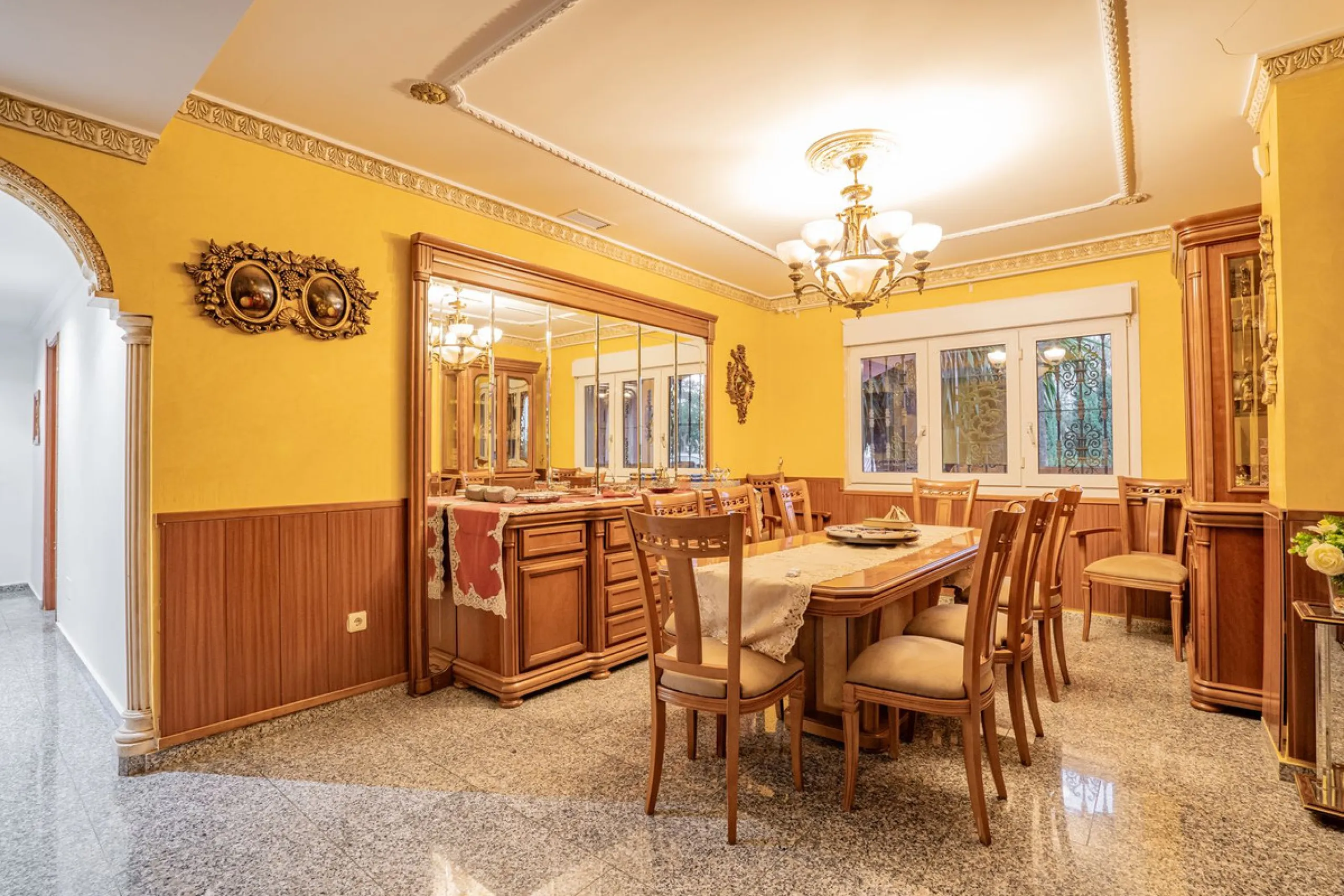 Magnificent Villa in Benalmádena Pueblo to finish renovating -  Spacious property for sale located in a quiet area, with a land size of 2,638 m². The main house has two floors, with a living room and fireplace on the upper floor, and a terrace with impres