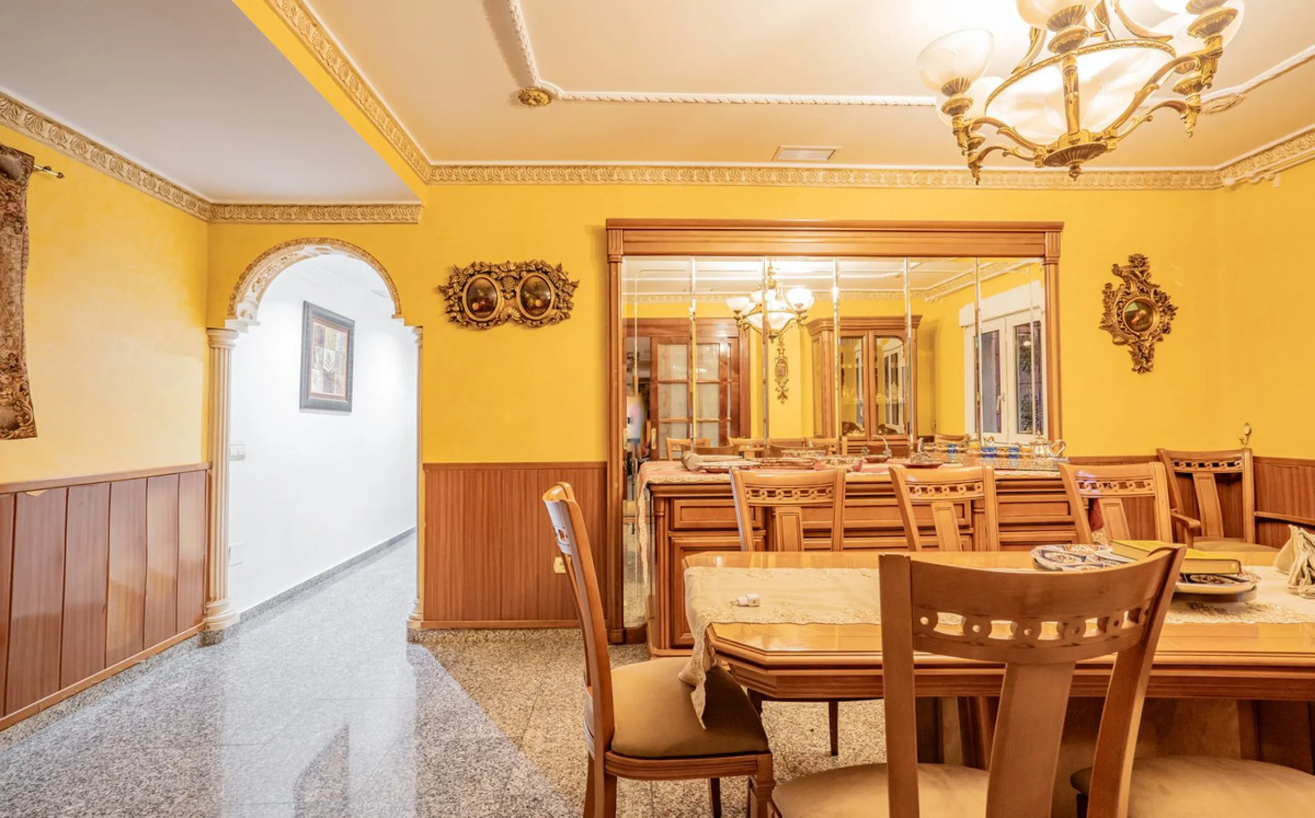 Magnificent Villa in Benalmádena Pueblo to finish renovating -  Spacious property for sale located in a quiet area, with a land size of 2,638 m². The main house has two floors, with a living room and fireplace on the upper floor, and a terrace with impres