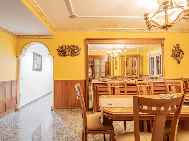 Magnificent Villa in Benalmádena Pueblo to finish renovating -  Spacious property for sale located in a quiet area, with a land size of 2,638 m². The main house has two floors, with a living room and fireplace on the upper floor, and a terrace with impres