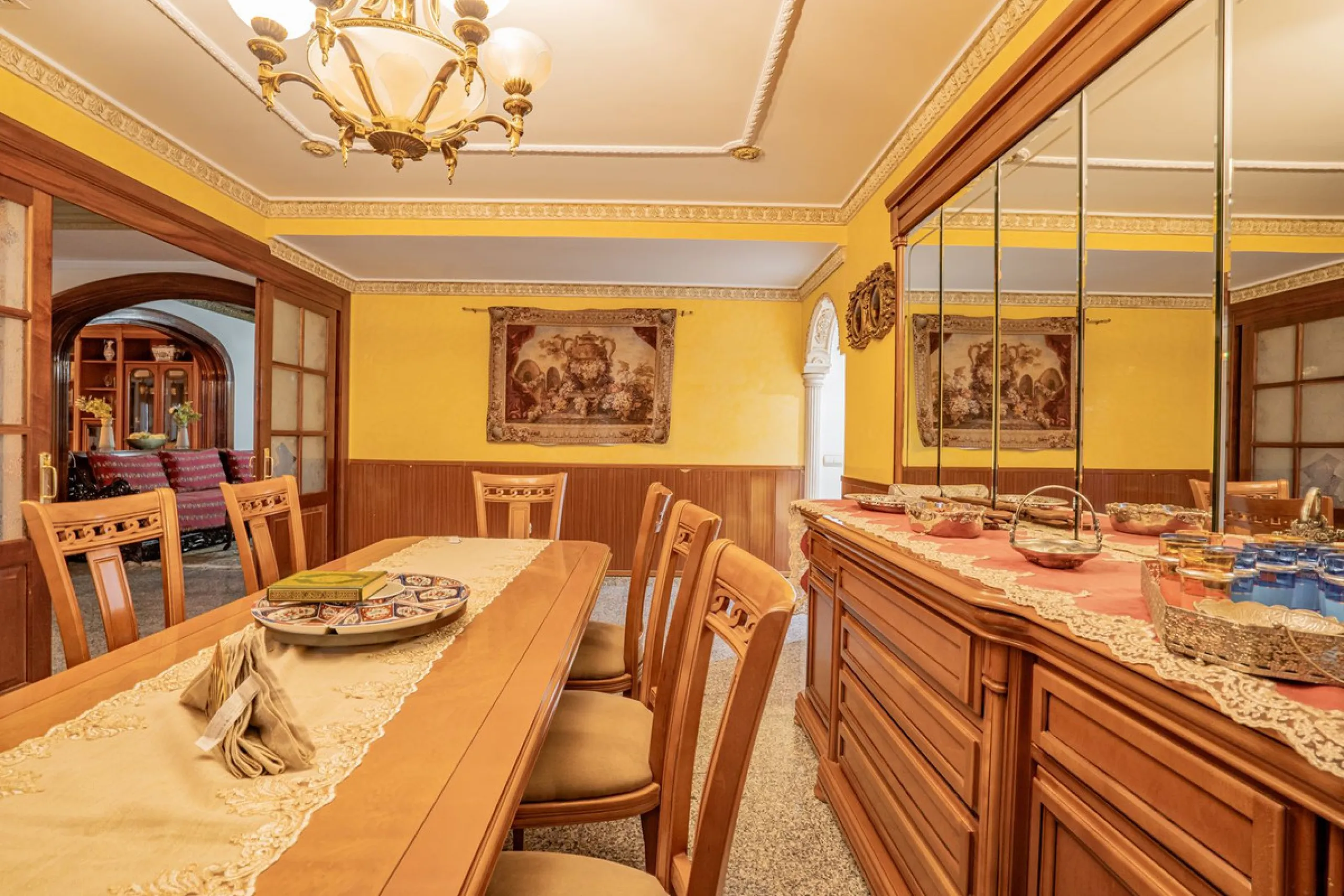 Magnificent Villa in Benalmádena Pueblo to finish renovating -  Spacious property for sale located in a quiet area, with a land size of 2,638 m². The main house has two floors, with a living room and fireplace on the upper floor, and a terrace with impres