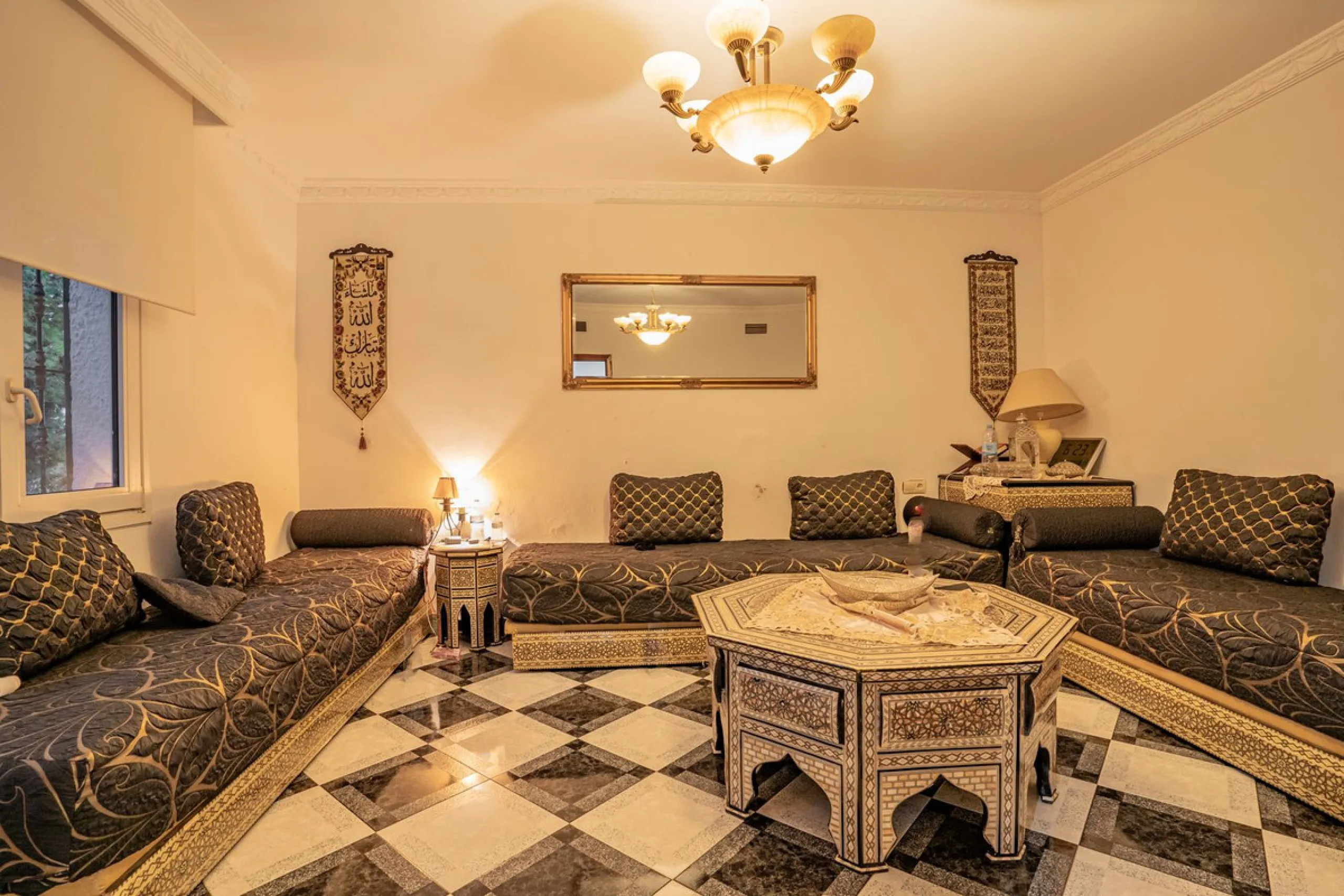 Magnificent Villa in Benalmádena Pueblo to finish renovating -  Spacious property for sale located in a quiet area, with a land size of 2,638 m². The main house has two floors, with a living room and fireplace on the upper floor, and a terrace with impres