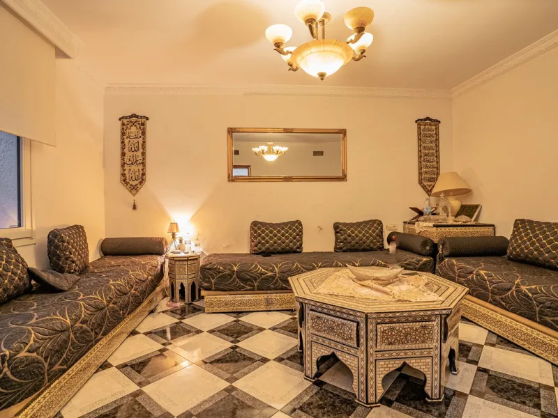 Magnificent Villa in Benalmádena Pueblo to finish renovating -  Spacious property for sale located in a quiet area, with a land size of 2,638 m². The main house has two floors, with a living room and fireplace on the upper floor, and a terrace with impres