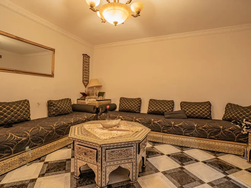 Magnificent Villa in Benalmádena Pueblo to finish renovating -  Spacious property for sale located in a quiet area, with a land size of 2,638 m². The main house has two floors, with a living room and fireplace on the upper floor, and a terrace with impres