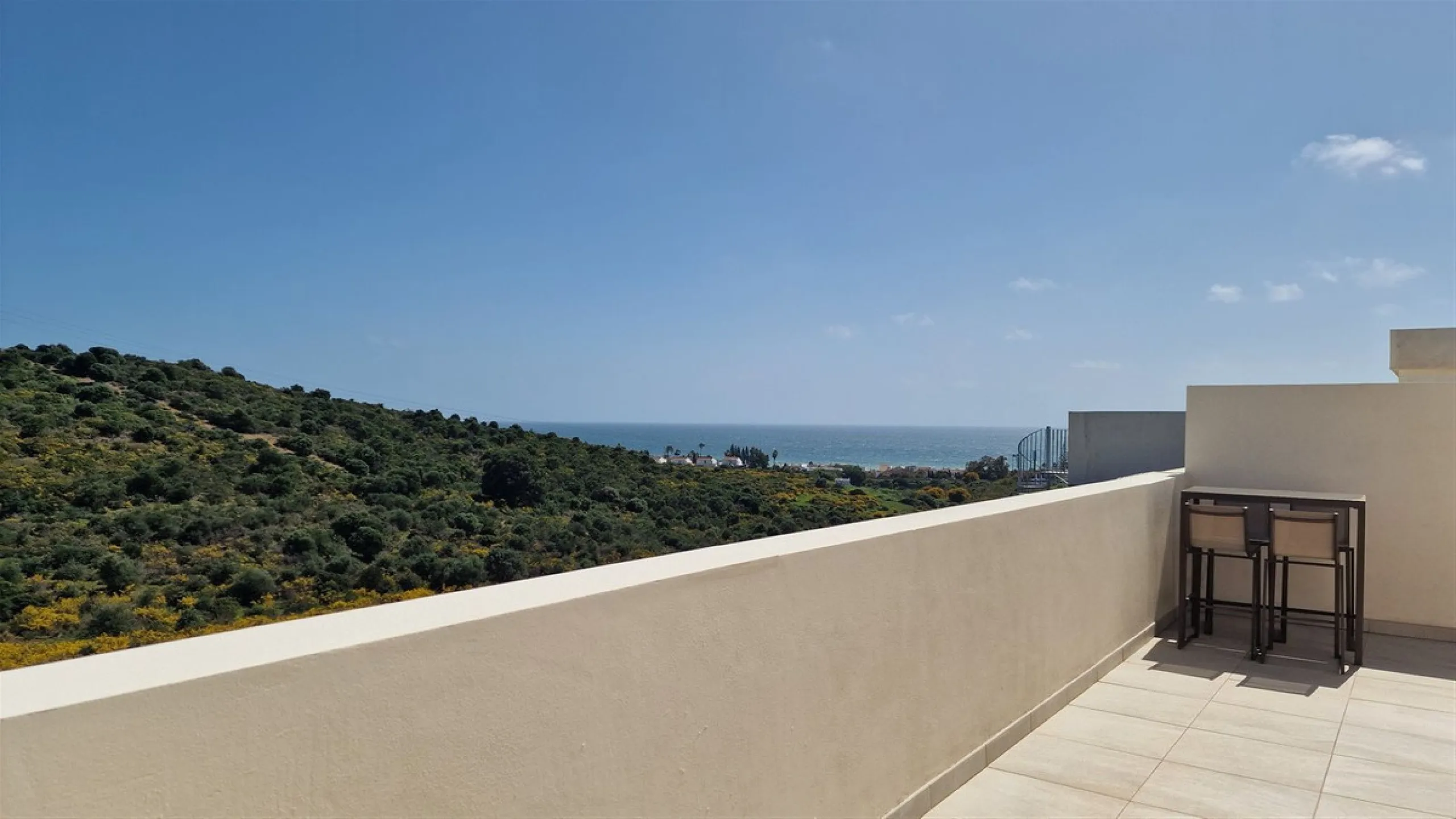 Apartment - Penthouse Duplex в продаже в Estepona, Málaga. В доме 3 спален и 3 ванных комнат. Площадь дома 126 м²