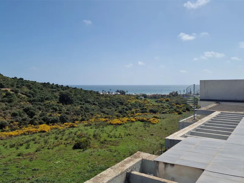 Apartment - Penthouse Duplex в продаже в Estepona, Málaga. В доме 3 спален и 3 ванных комнат. Площадь дома 126 м²