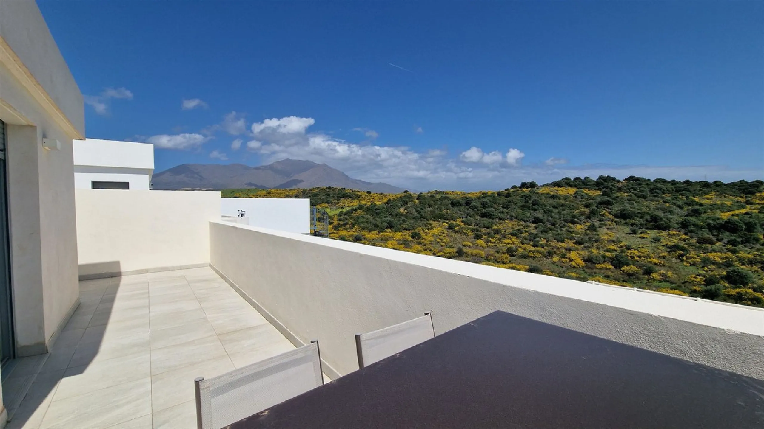 Apartment - Penthouse Duplex в продаже в Estepona, Málaga. В доме 3 спален и 3 ванных комнат. Площадь дома 126 м²