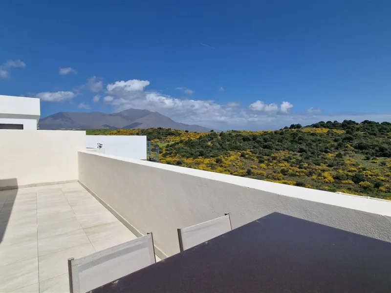 Apartment - Penthouse Duplex в продаже в Estepona, Málaga. В доме 3 спален и 3 ванных комнат. Площадь дома 126 м²