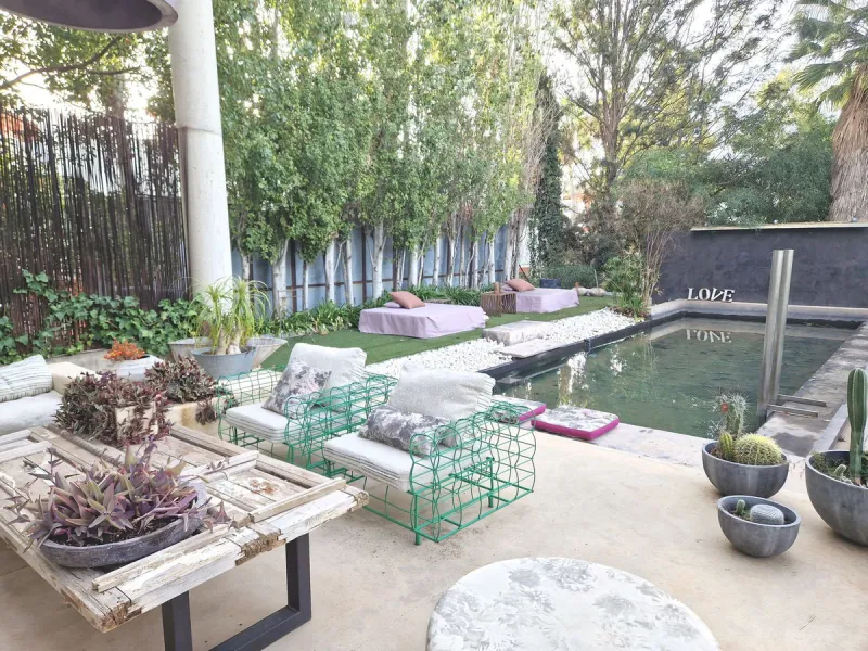 Fantastic spacious and private villa in Pernet urbanization on an extensive plot of 1.811m2. Please note that it is located on a very quiet and noise-free cul-de-sac.