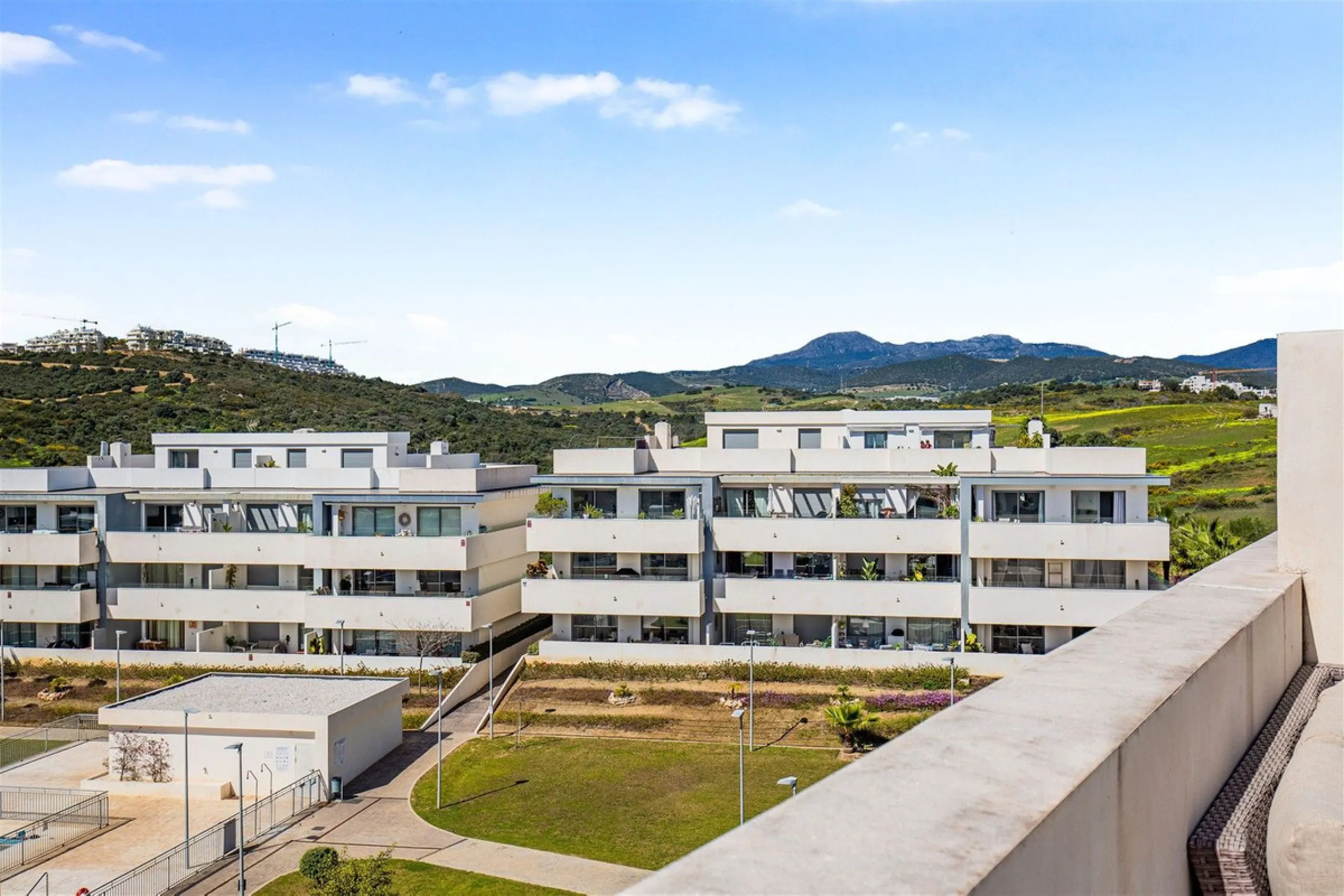 Apartment - Penthouse Duplex в продаже в Estepona, Málaga. В доме 3 спален и 3 ванных комнат. Площадь дома 126 м²