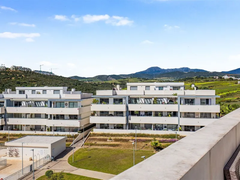 Apartment - Penthouse Duplex в продаже в Estepona, Málaga. В доме 3 спален и 3 ванных комнат. Площадь дома 126 м²