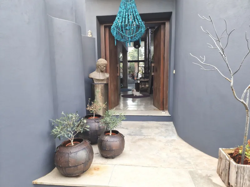 Fantastic spacious and private villa in Pernet urbanization on an extensive plot of 1.811m2. Please note that it is located on a very quiet and noise-free cul-de-sac.