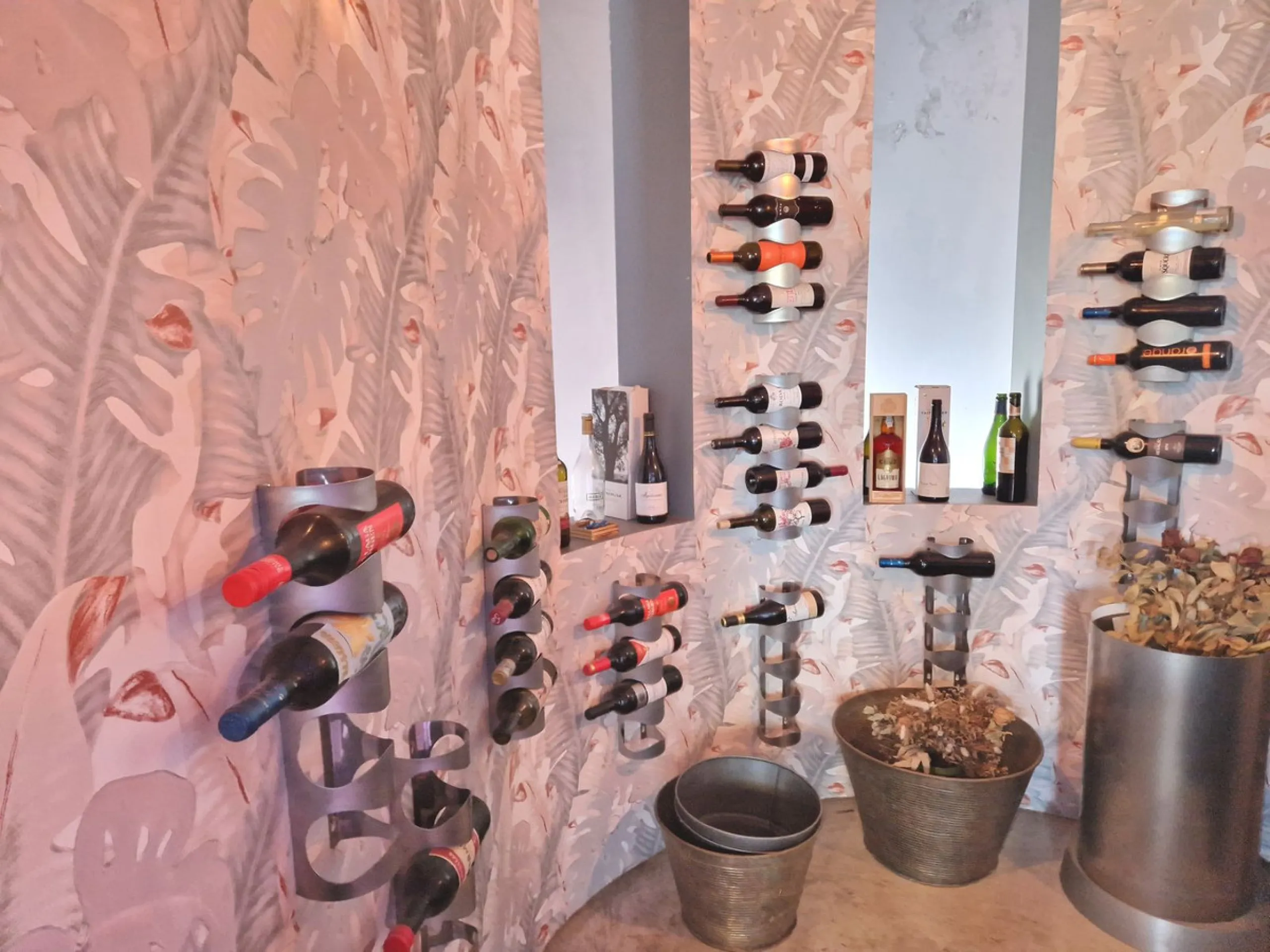 Fantastic spacious and private villa in Pernet urbanization on an extensive plot of 1.811m2. Please note that it is located on a very quiet and noise-free cul-de-sac.