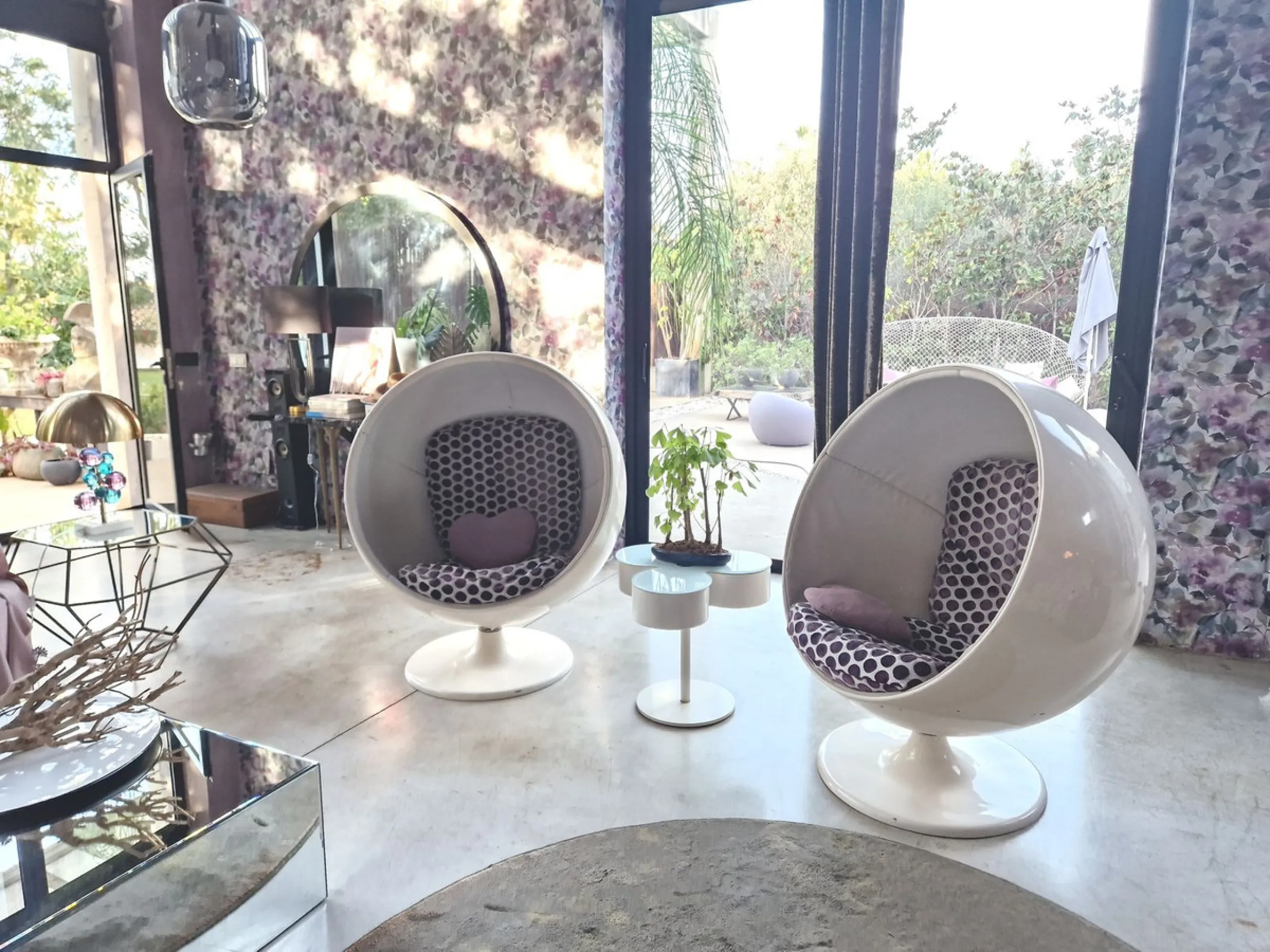 Fantastic spacious and private villa in Pernet urbanization on an extensive plot of 1.811m2. Please note that it is located on a very quiet and noise-free cul-de-sac.