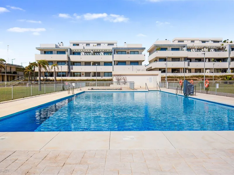 Apartment - Penthouse Duplex в продаже в Estepona, Málaga. В доме 3 спален и 3 ванных комнат. Площадь дома 126 м²