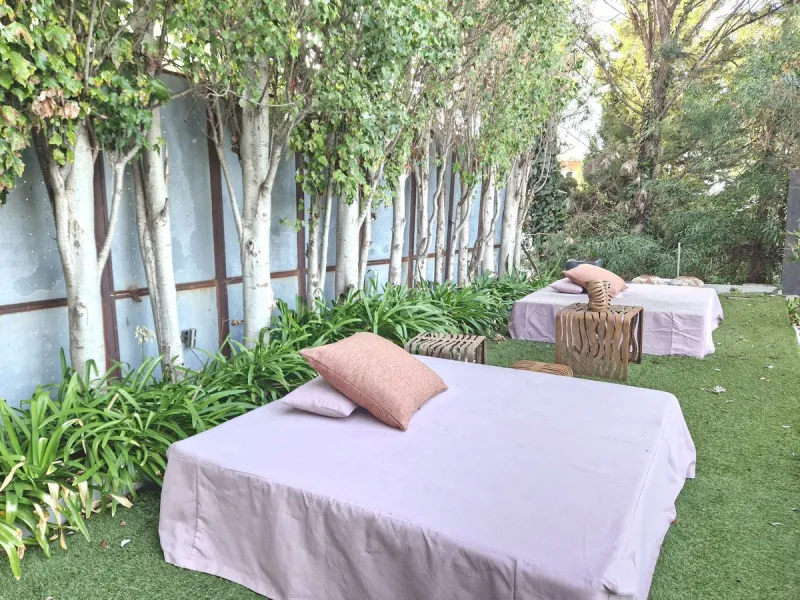 Fantastic spacious and private villa in Pernet urbanization on an extensive plot of 1.811m2. Please note that it is located on a very quiet and noise-free cul-de-sac.