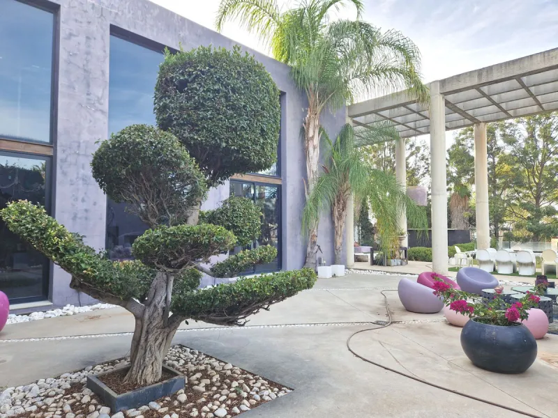 Fantastic spacious and private villa in Pernet urbanization on an extensive plot of 1.811m2. Please note that it is located on a very quiet and noise-free cul-de-sac.