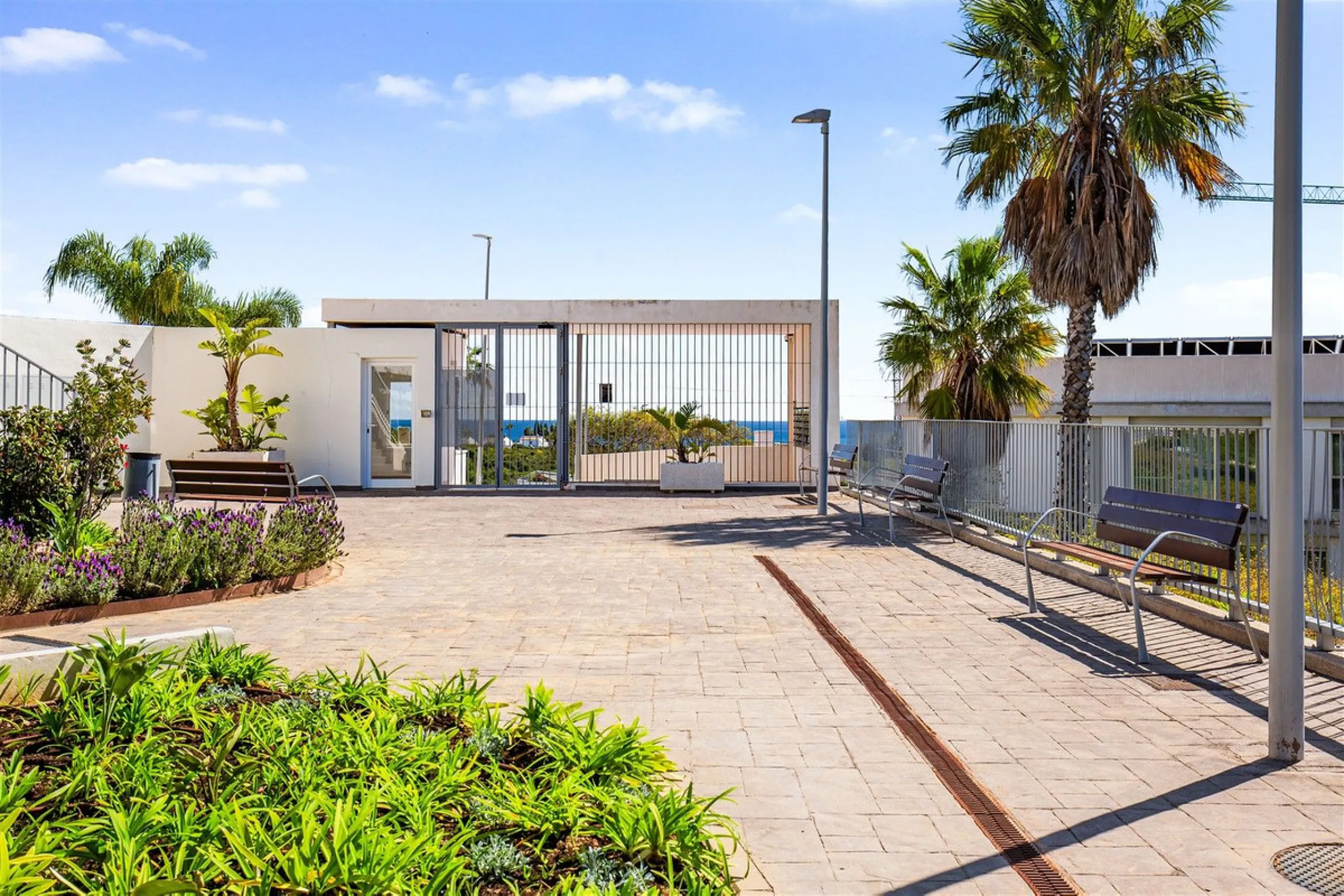 Apartment - Penthouse Duplex в продаже в Estepona, Málaga. В доме 3 спален и 3 ванных комнат. Площадь дома 126 м²