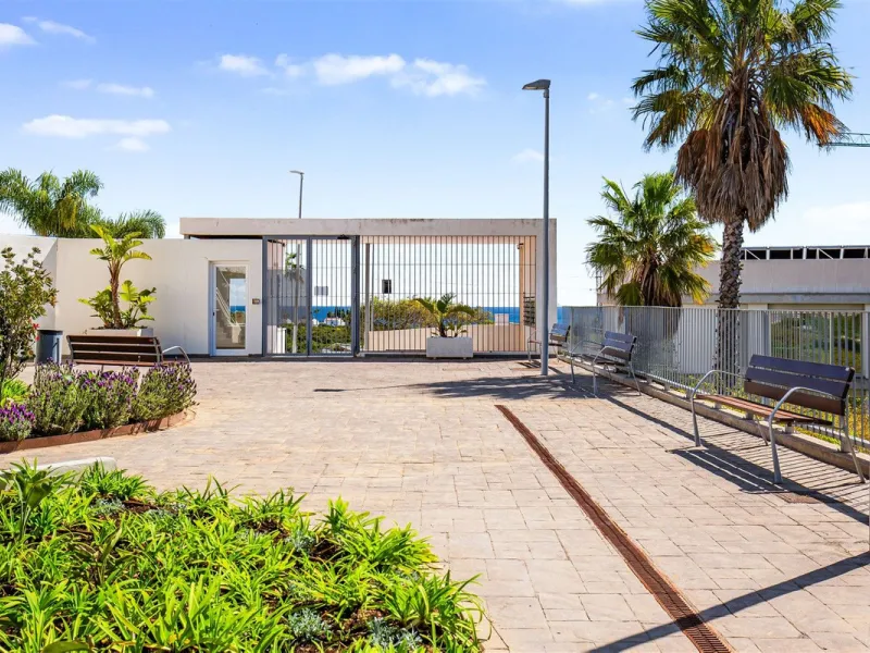 Apartment - Penthouse Duplex в продаже в Estepona, Málaga. В доме 3 спален и 3 ванных комнат. Площадь дома 126 м²