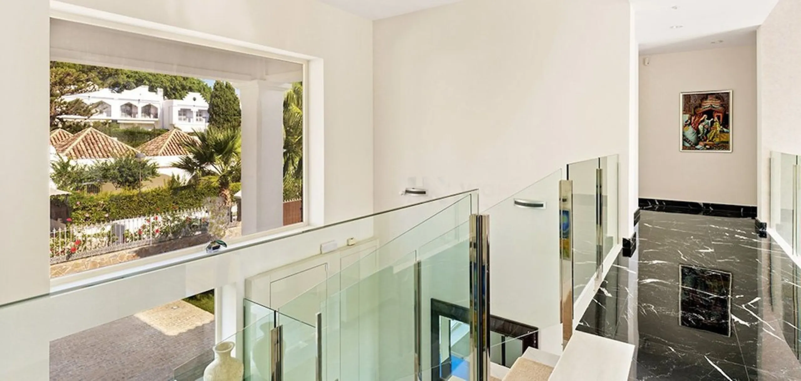 This newly renovated, seven-bedroom villa nestled on a sprawling 1770m2 plot between Aloha and Las Brisas presents a harmonious blend of sophistication and comfort.