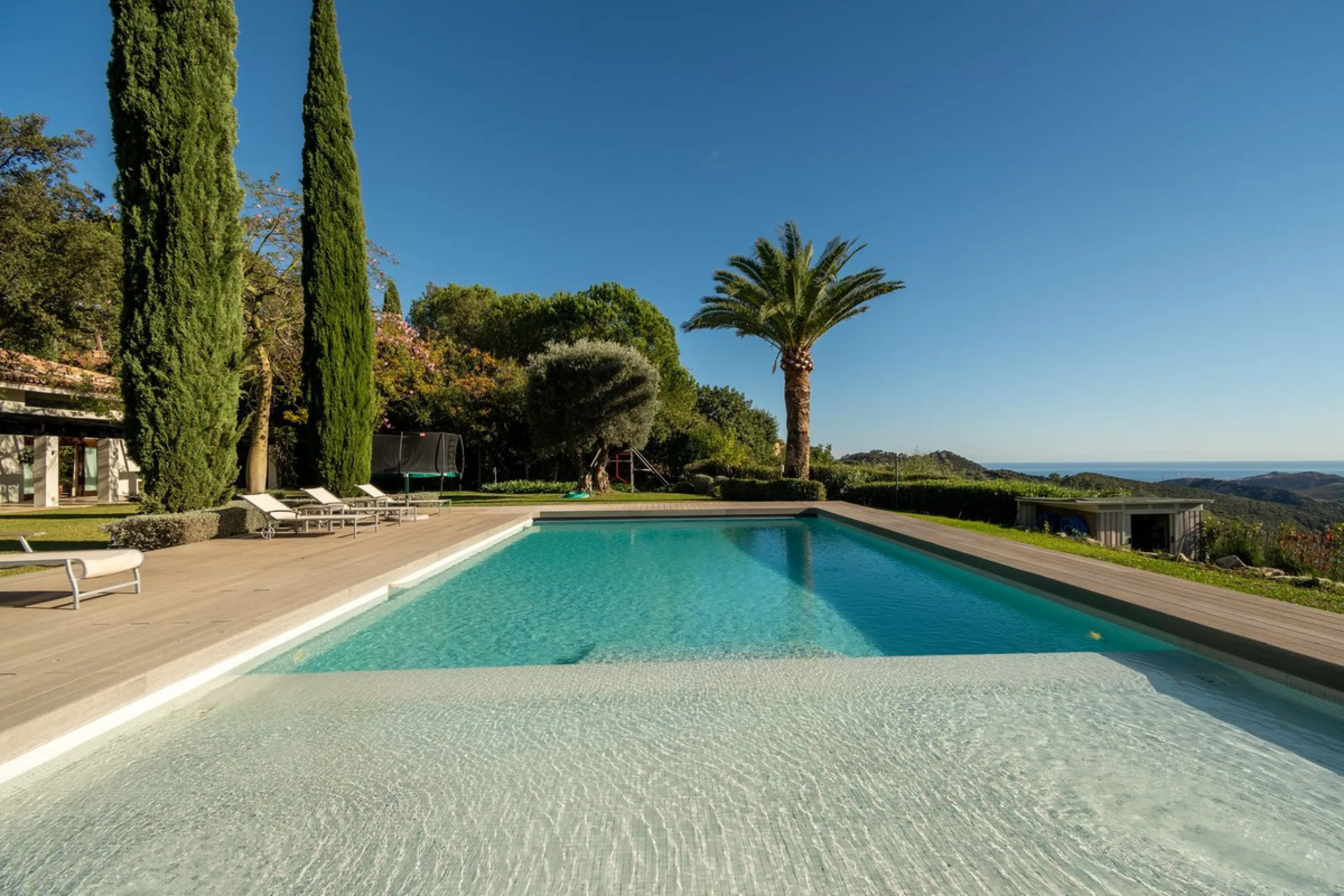 A beautiful south west facing detached villa, nestled in the exclsusive urbanisation of La Zagaleta of Benahavis on  the Costa del Sol.